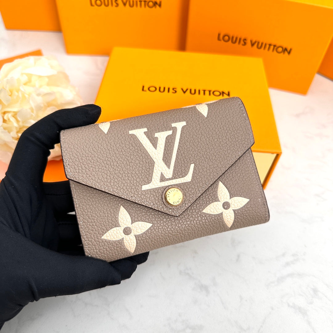 EN - New 1:1 rep  Wallet LUV 136