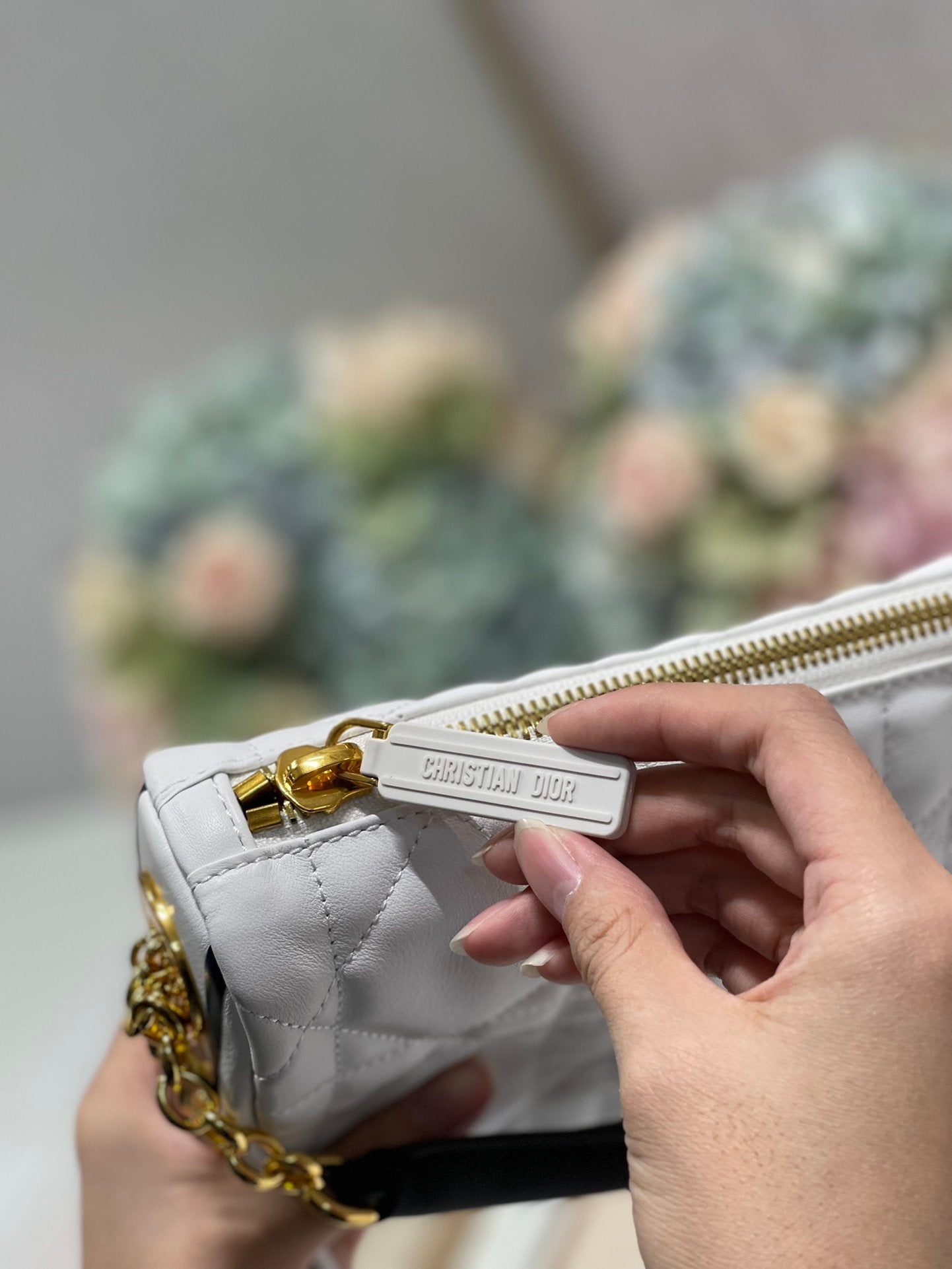Top Quality Small Vibe Hobo Bag White Cannage, White Handbags, Crossbody Bags, 20cm CD M7200ONOA_M879