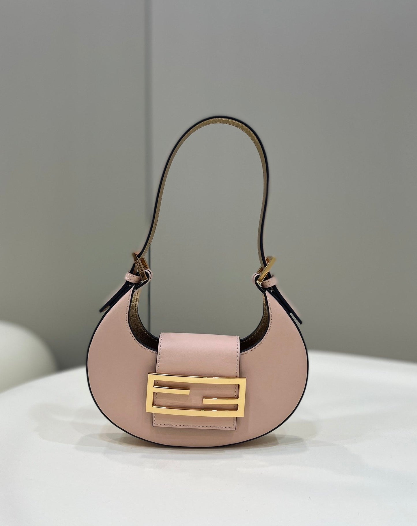 Top QualityTop Quality Cookie Pale Pink For Women, Women’s Handbags, Shoulder Bags 7in/19cm Pink FF 8BS065AAIWF14N1