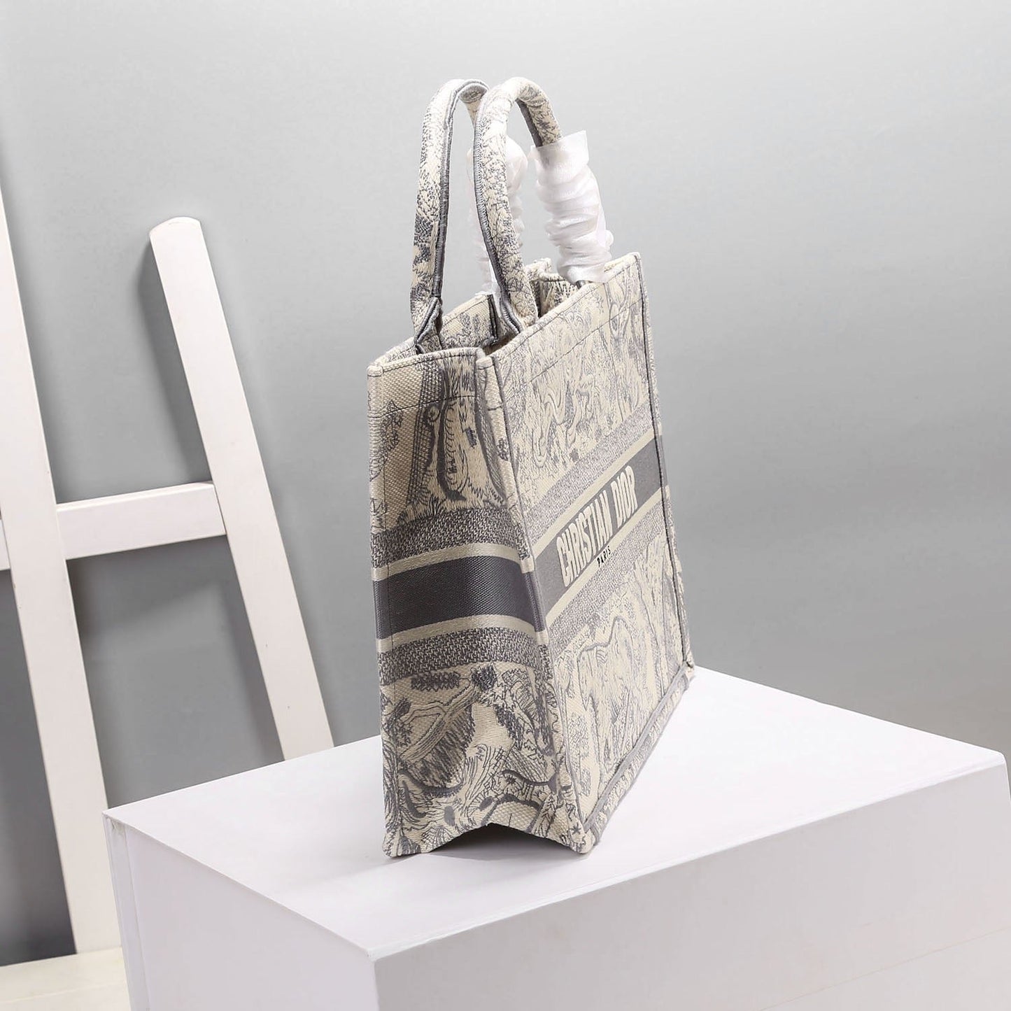Top Quality MeTop Qualityum Book Tote Gray, For Women, Womens Handbags 14in/36cm CD M1296ZTDT_M932