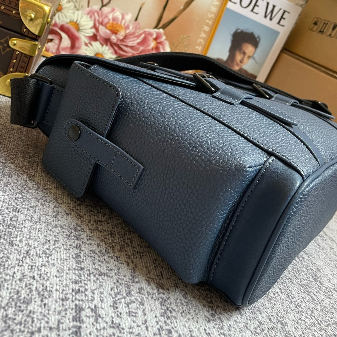 Top Quality Christopher Messenger Taurillon Blue For Men, Bags, Shoulder And Crossbody Bags 11.4in/29cm Top Quality M58475