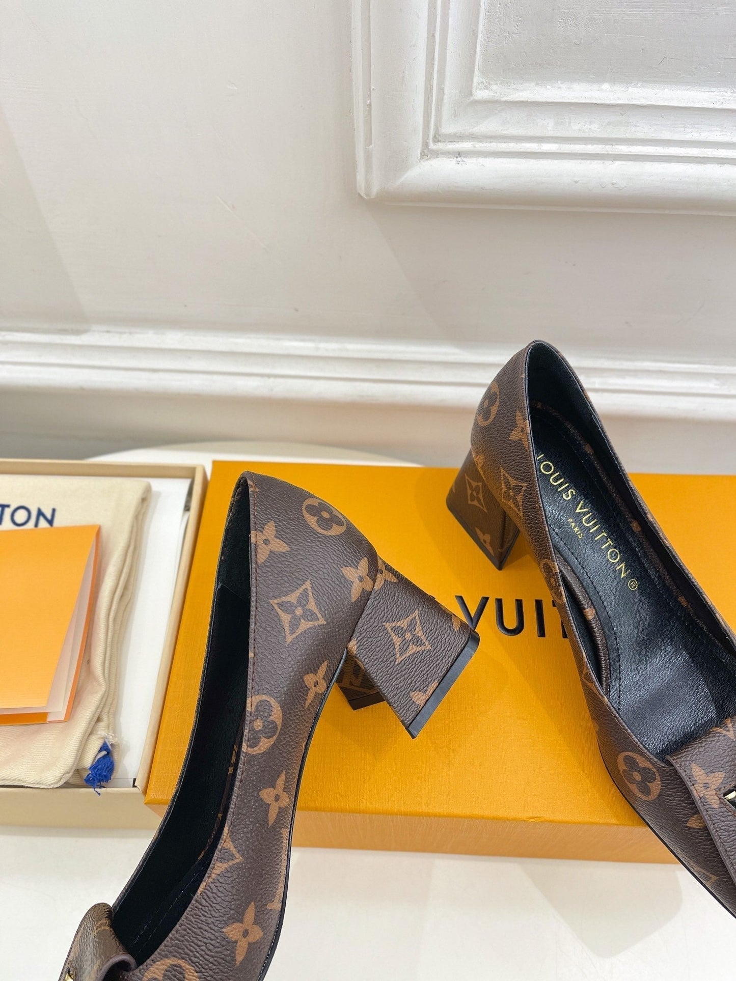 New 1:1 rep LUV High Heel Shoes 033