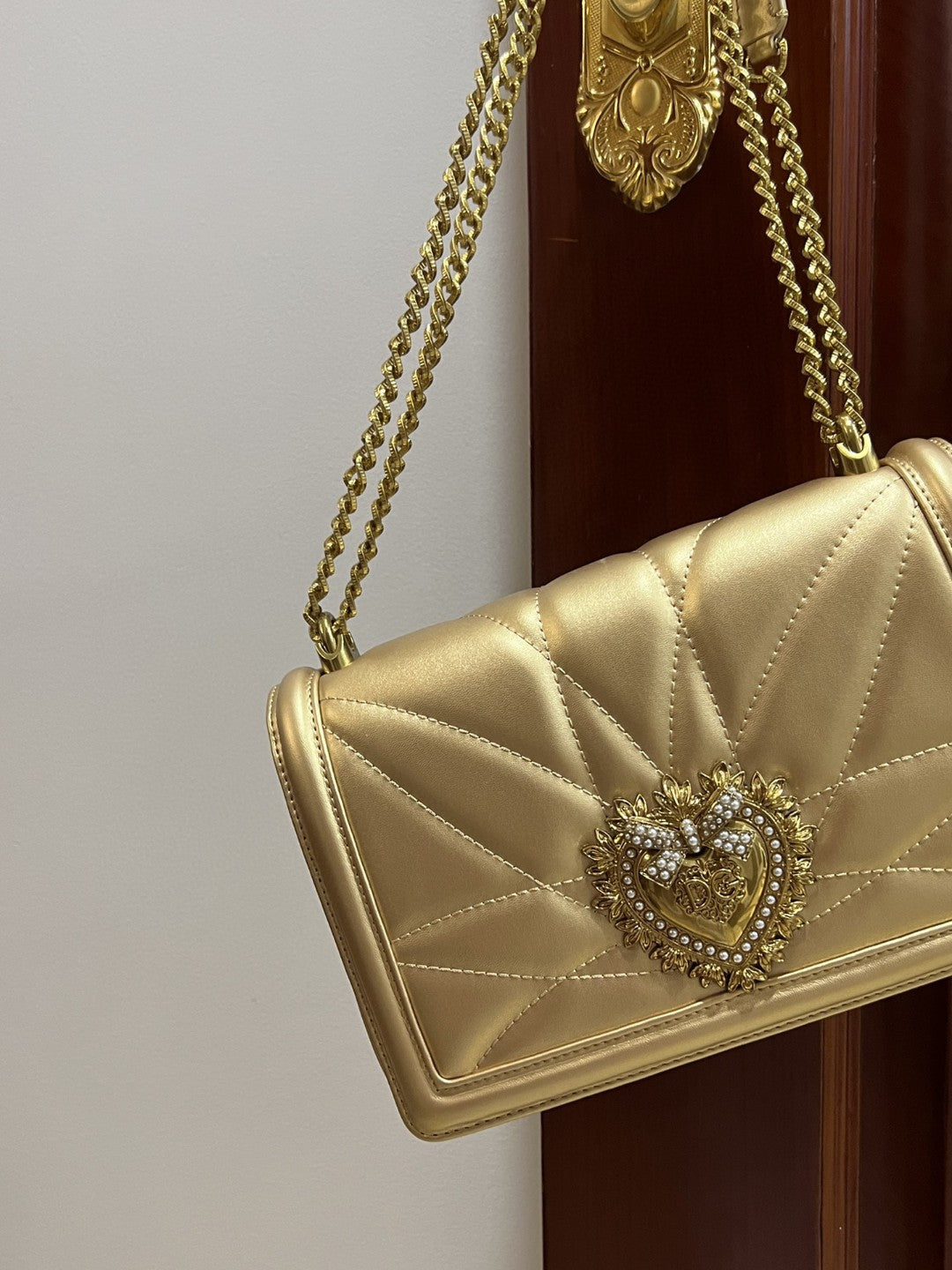 Top Quality Large Devotion Bag In Quilted Nappa Gold For Women 10in/26cm Top Quality