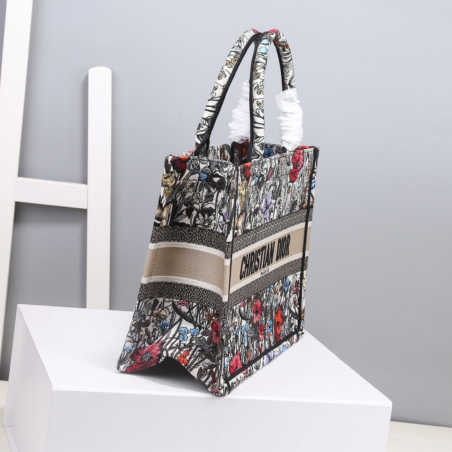 Top Quality MeTop Qualityum Book Tote Bag By Maria Grazia Chiuri For Women 14in/36cm CD