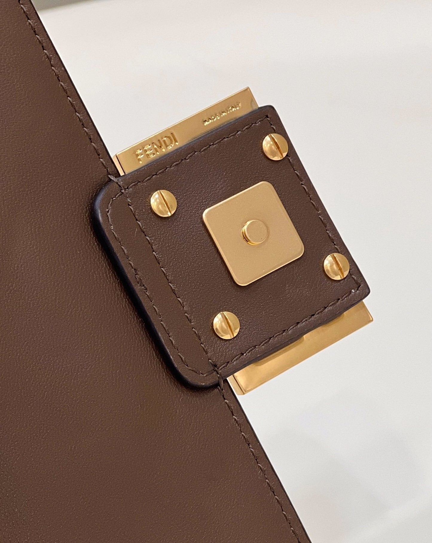 Top QualityTop Quality Baguette Brown For Women, Women’s Handbags, Shoulder And Crossbody Bags 7.5in/19cm FF 8BS017