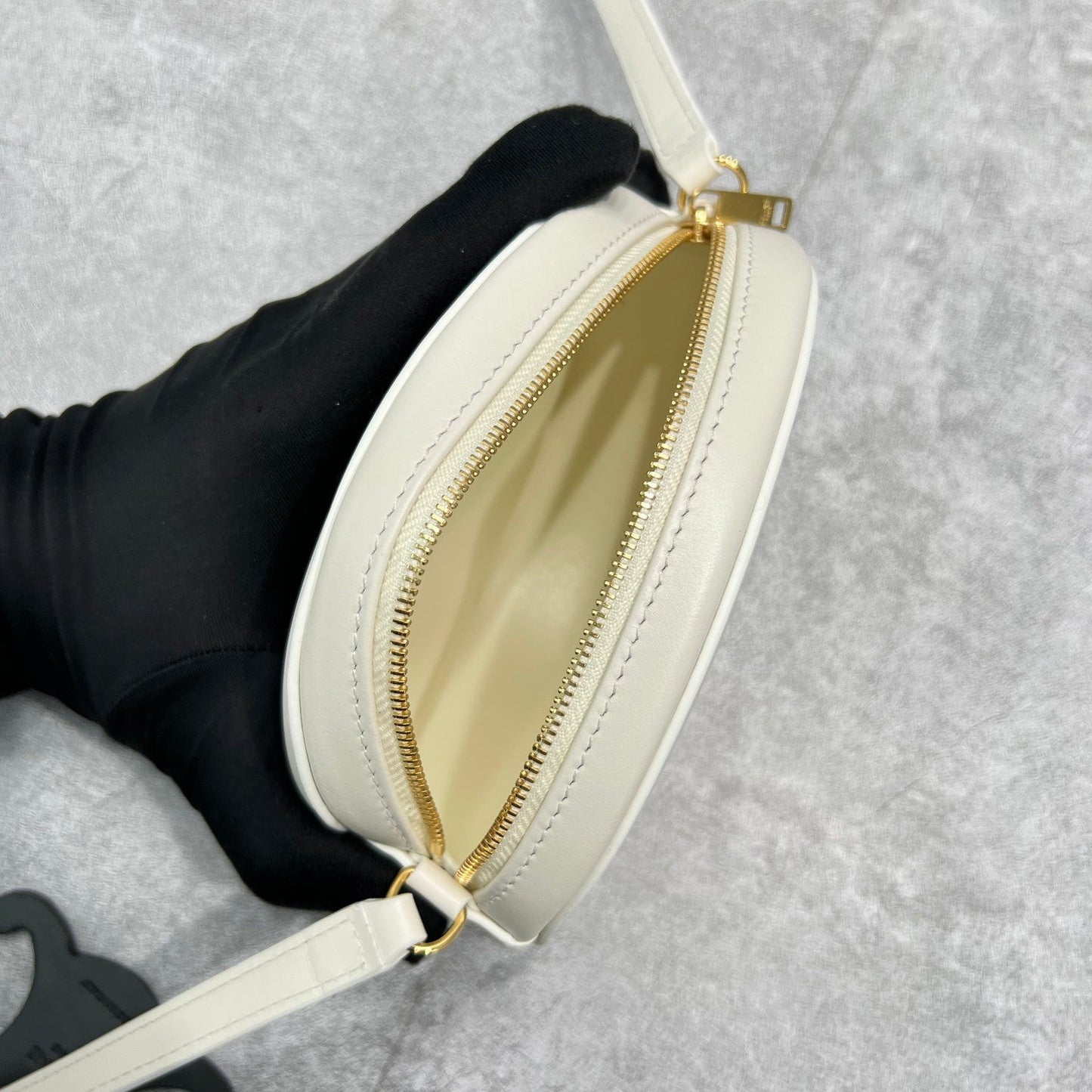 Top Quality Crossbody Oval Purse Cuir Triomphe White For Women 6in/16cm