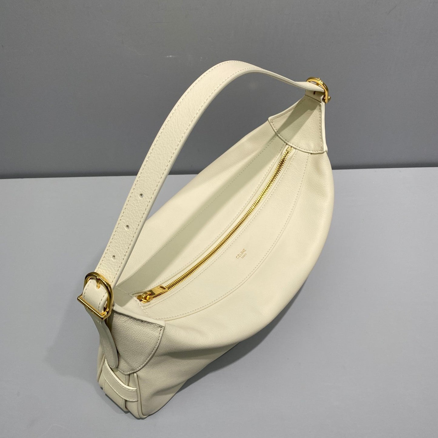 Top Quality Medium Romy In Supple White For Women 13in/34cm 197443DPJ.01RC