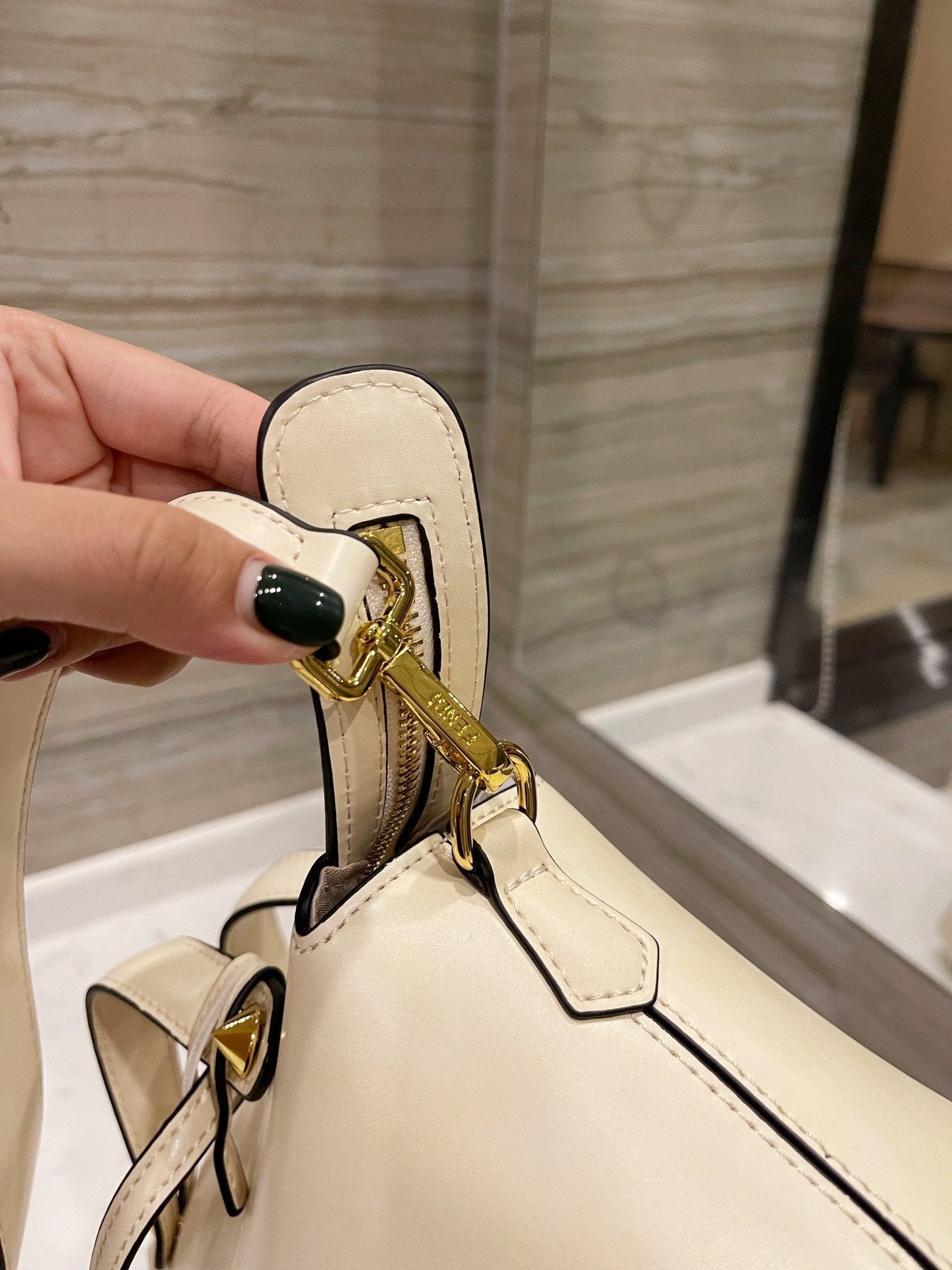EN - New 1:1 rep  Bags FEI 217