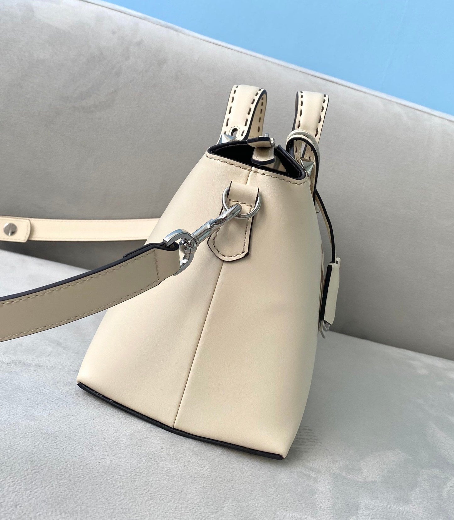 By The Way Medium White For Women, Women’s Handbags, Shoulder And Crossbody Bags 10in/27cm FF 8BL146