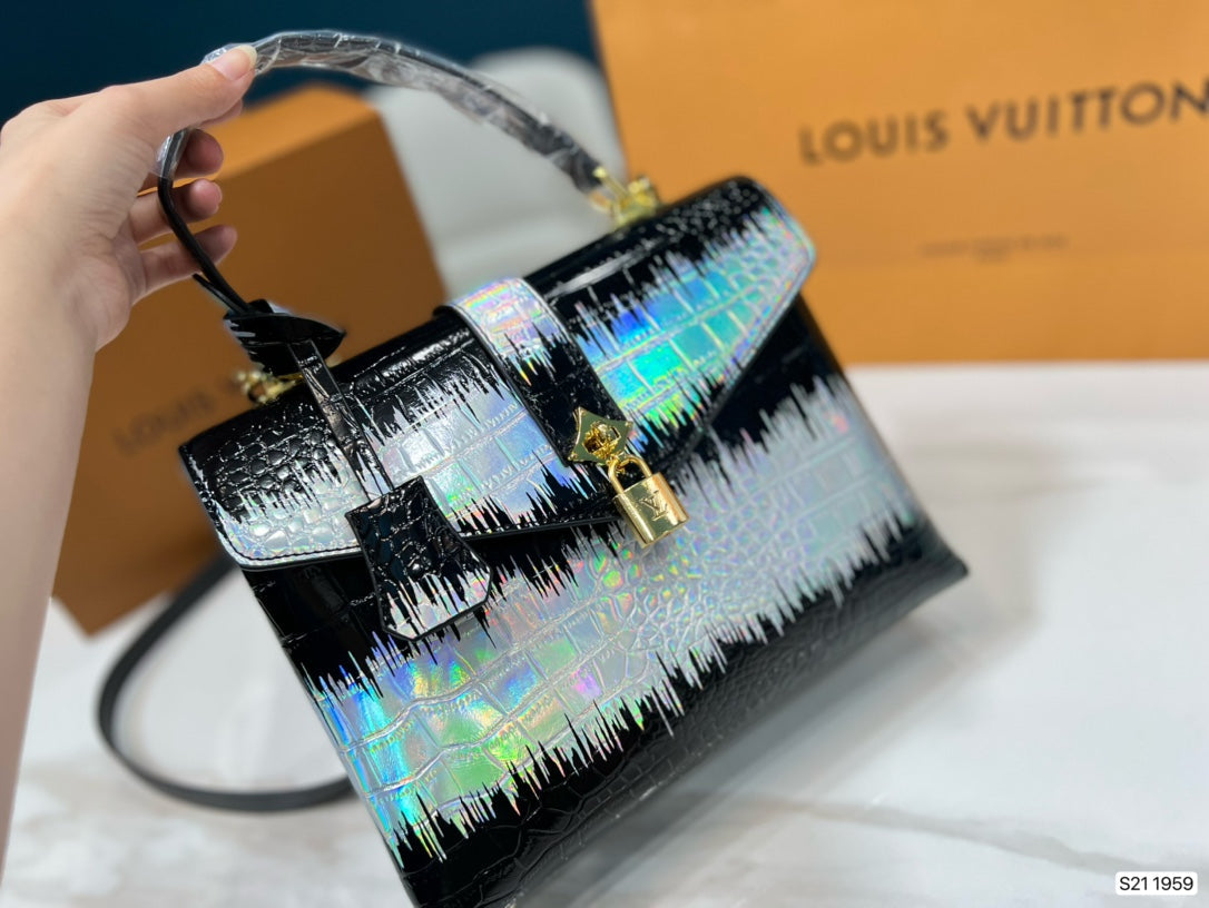 EN - New 1:1 rep Lux Bags LUV 560
