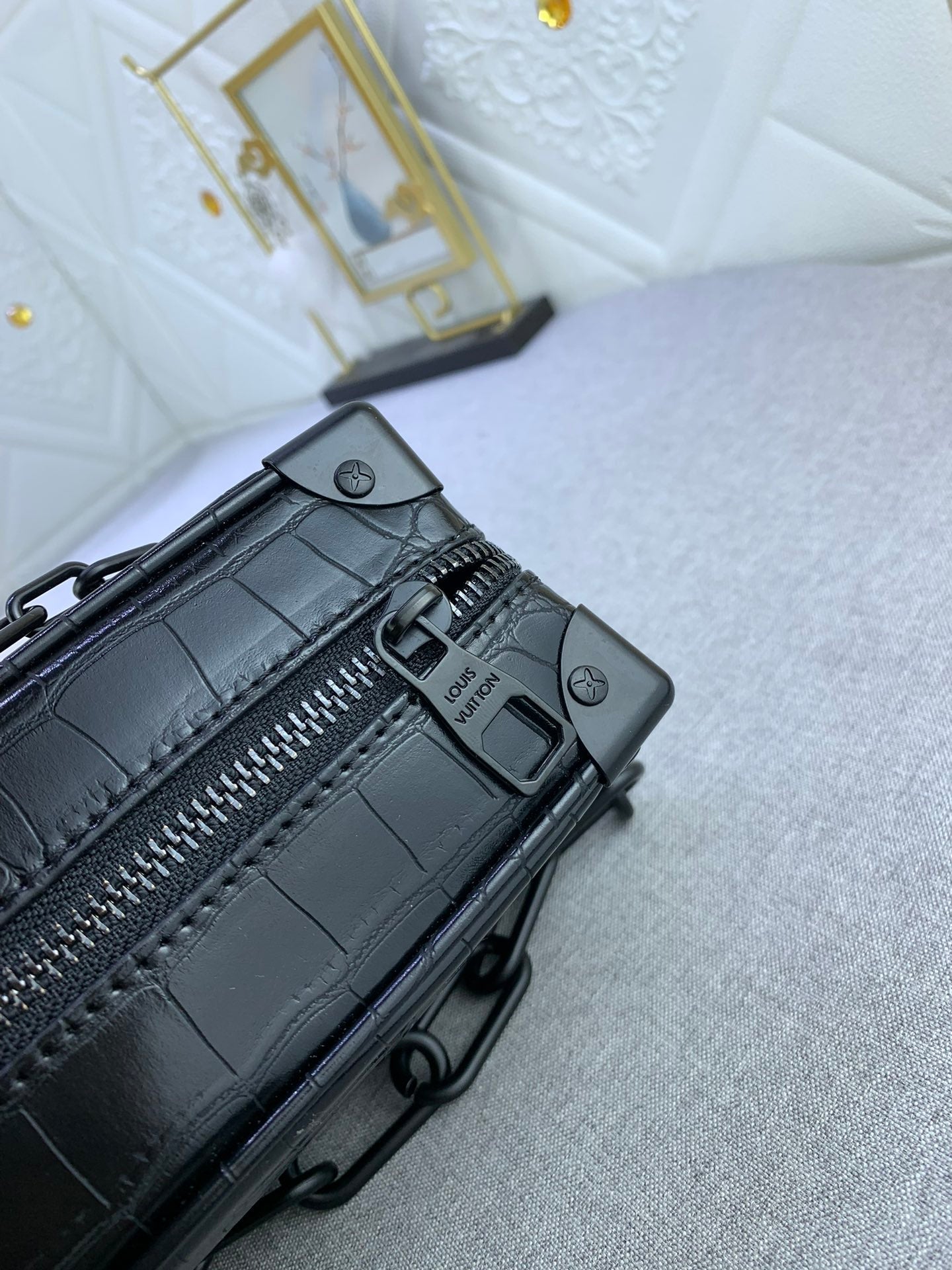EN - New 1:1 rep  Bags LUV 660
