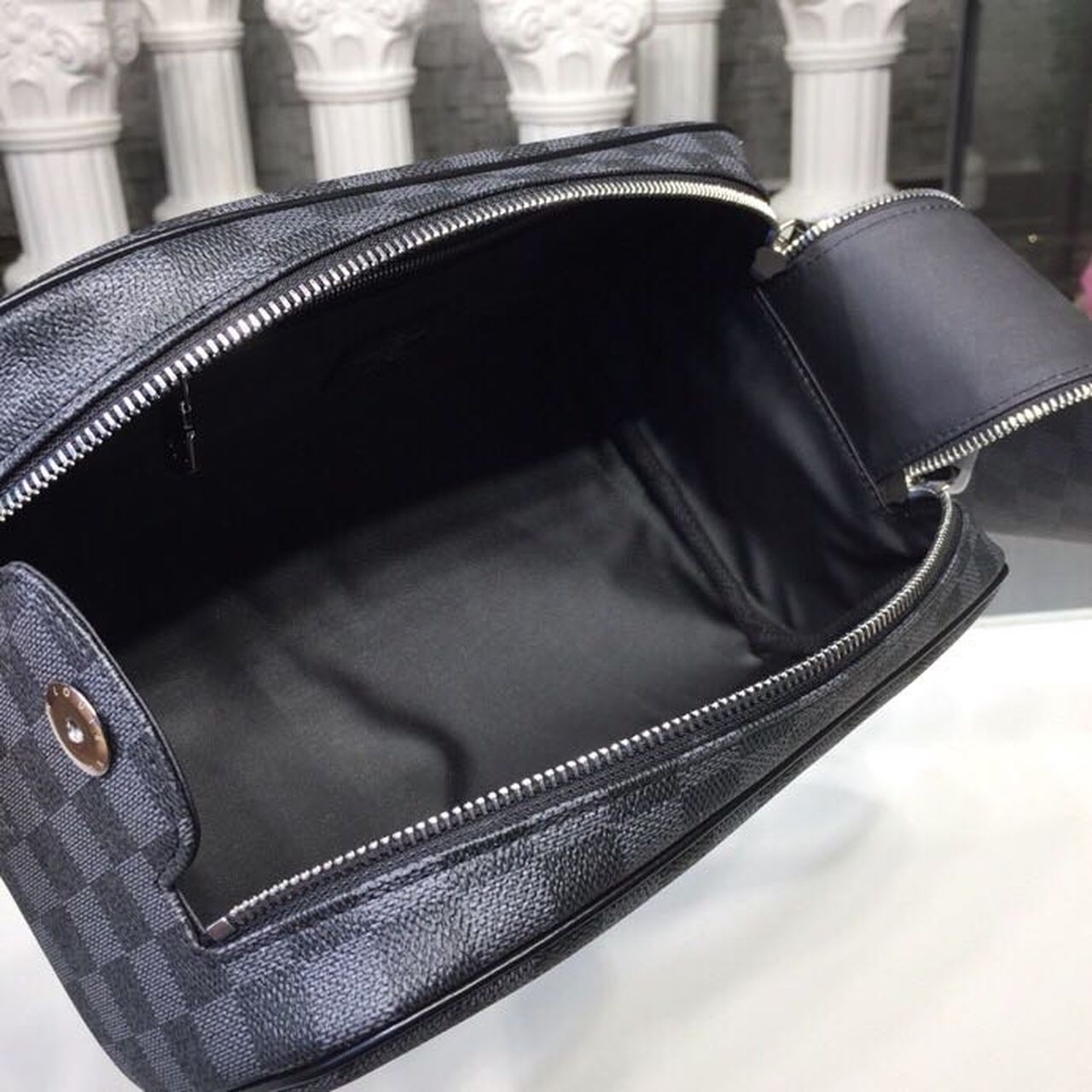 Top Quality King Size Toiletry Damier Graphite Canvas For Women, WoBags, Travel Bags 11in/28cm Top Quality