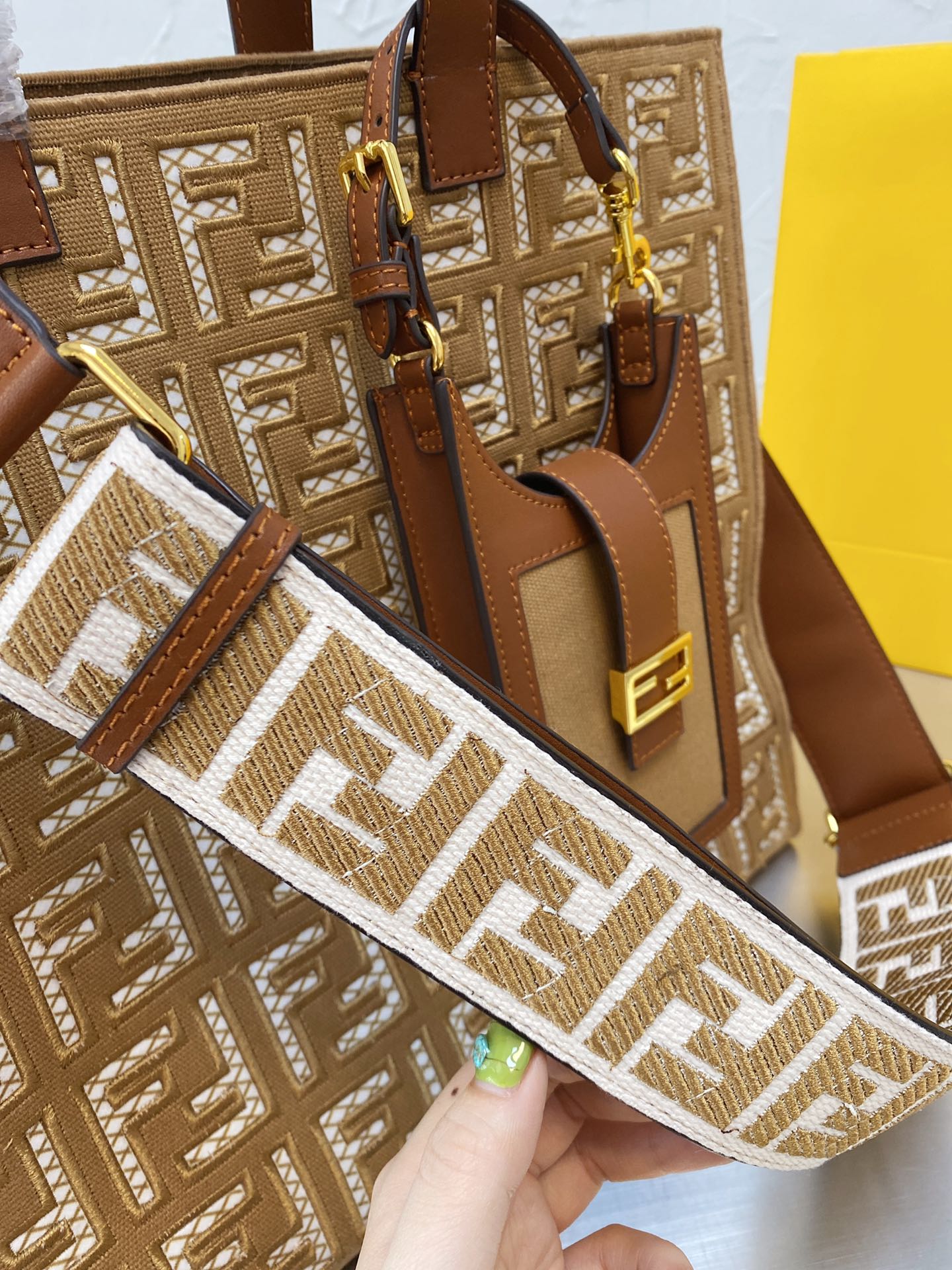EN - New 1:1 rep  Bags FEI 137