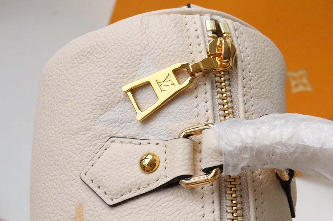 Top Quality Monogram 20cm White Cream