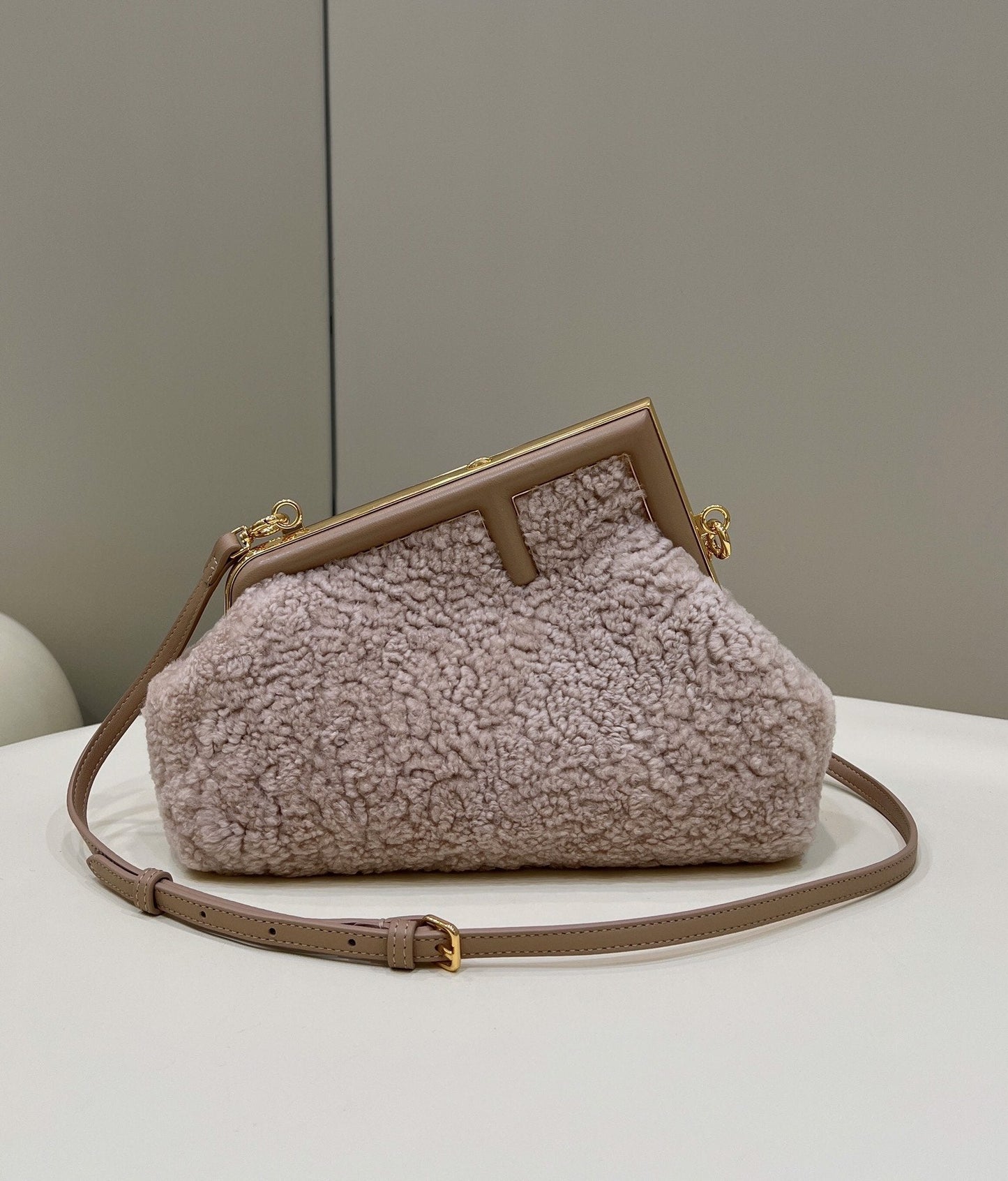 Top QualityTop Quality Top QualityTop Qualityrst Small Pink Mink Bag For Woman 26cm/10in