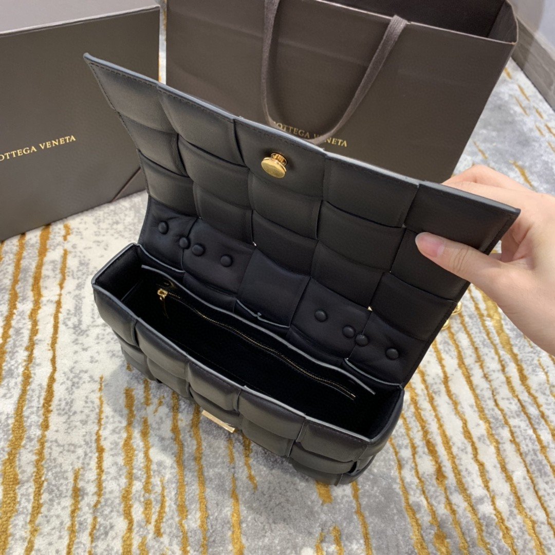 Top Quality Chain Cassette Bag For Women 10.2in/26cm In Black 631421VBWZ08425