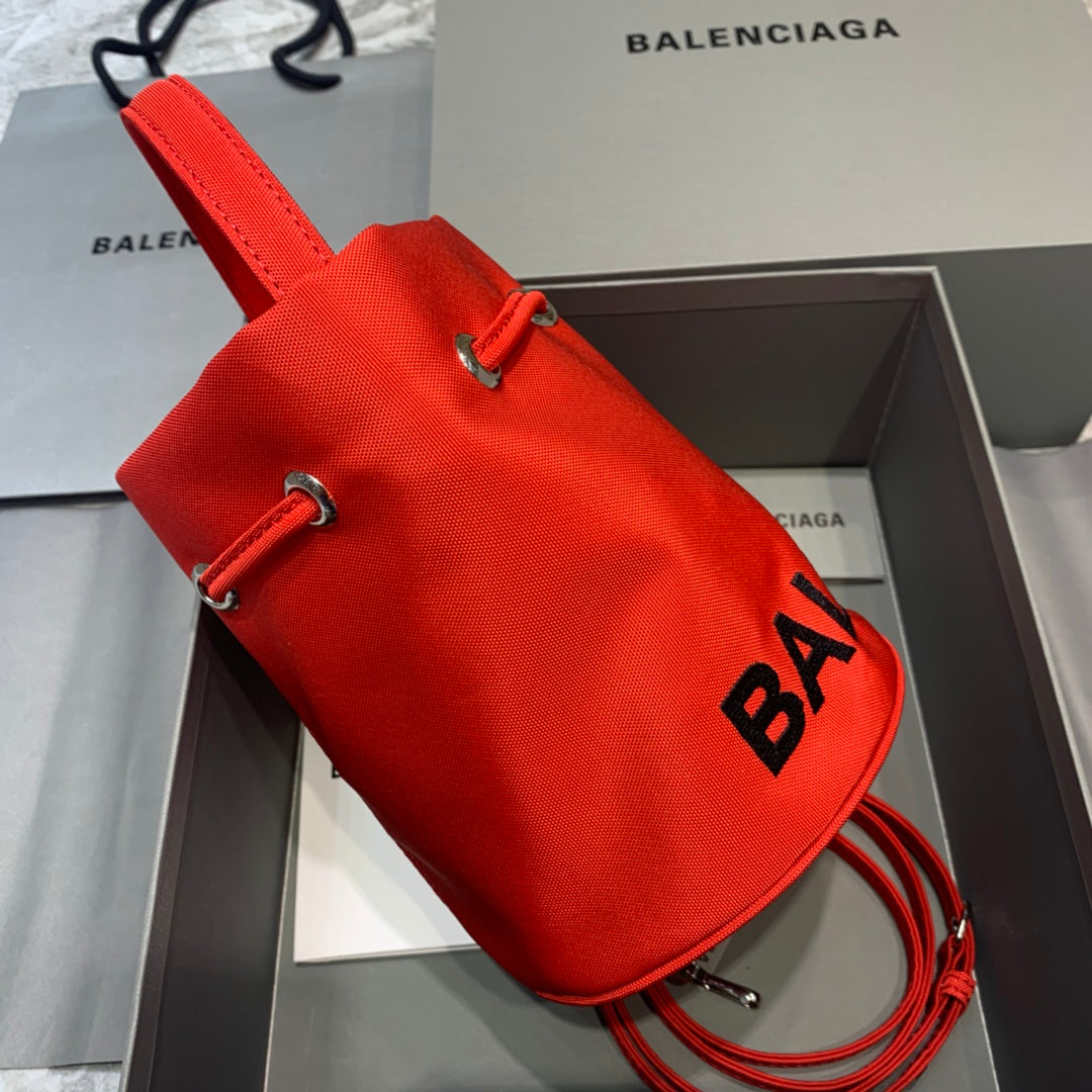 Top Quality Le Cagole MeTop Qualityum Bucket Bag In Red, For Women,  Bags 11.8in/30cm