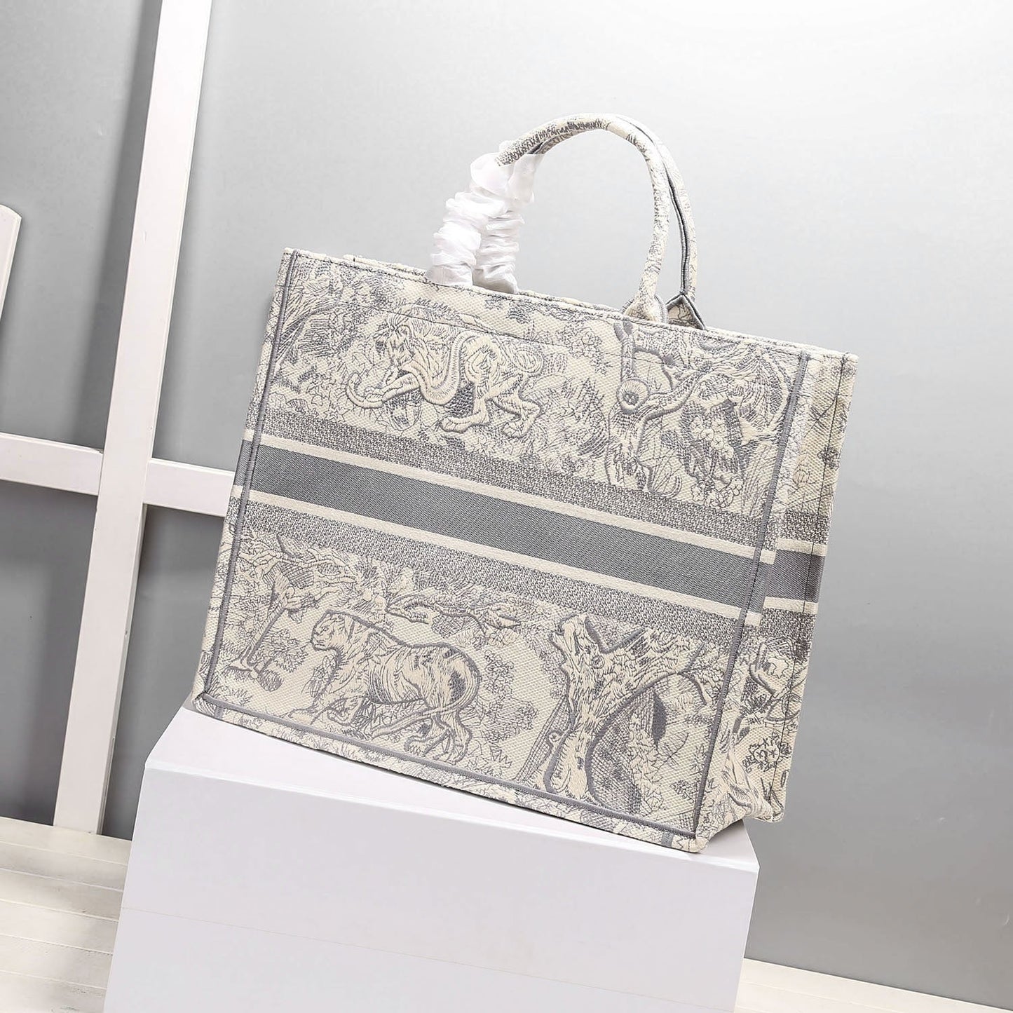 Top Quality MeTop Qualityum Book Tote Bag By Maria Grazia Chiuri Grey For Women 14in/36cm CD M1296ZTDT_M932