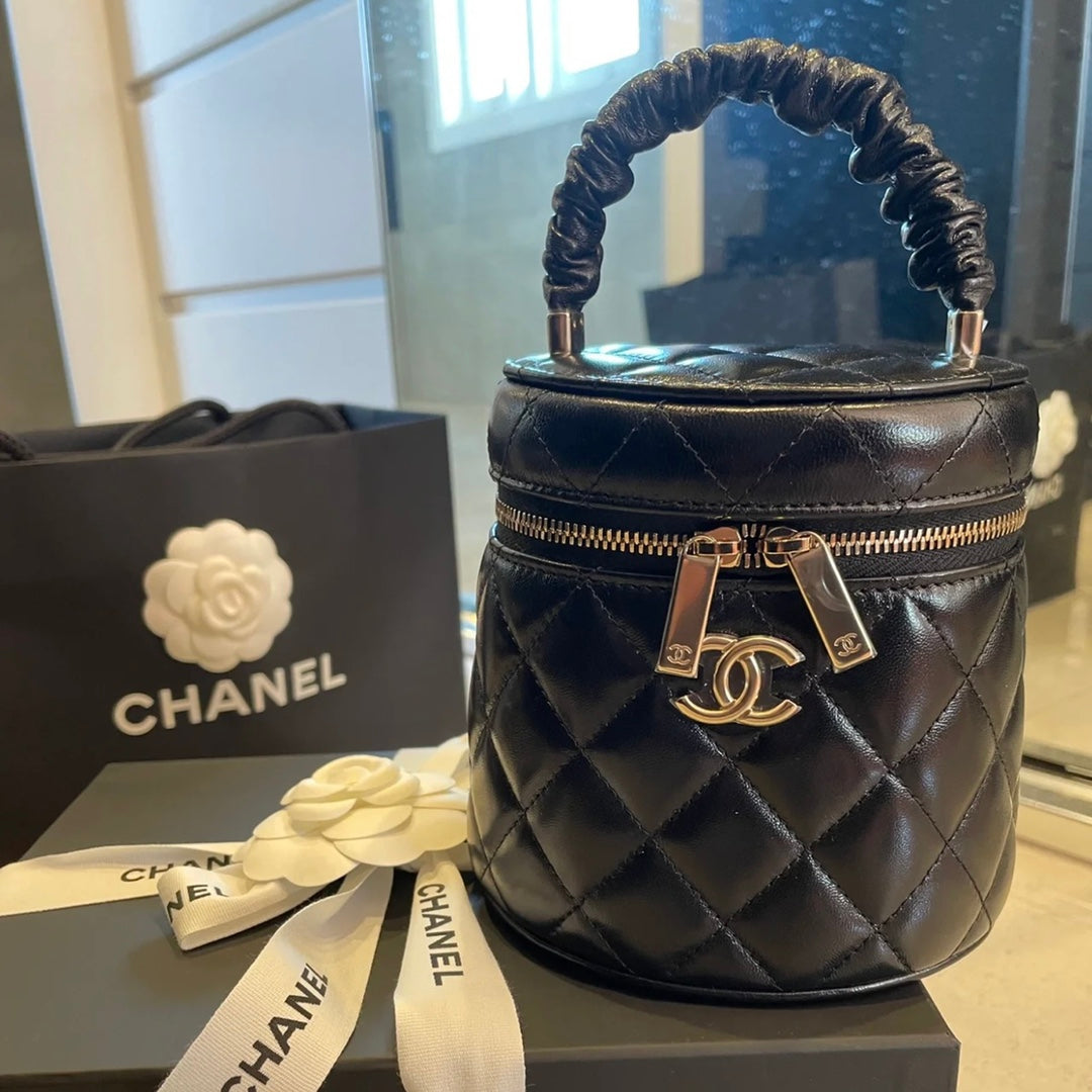 CHLSmall Vanity Case 16cm Black For Women AS3210