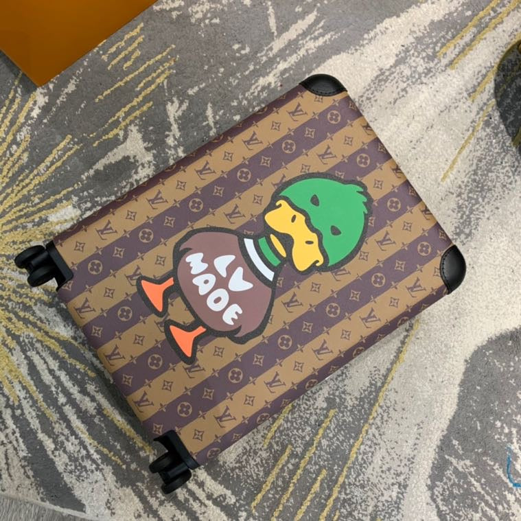 Top Quality Horizon 55 Monogram Stripes Brown Canvas By Nigo x Virgil Abloh For Men, LuGucciage 21.6in/55cm Top Quality M20481