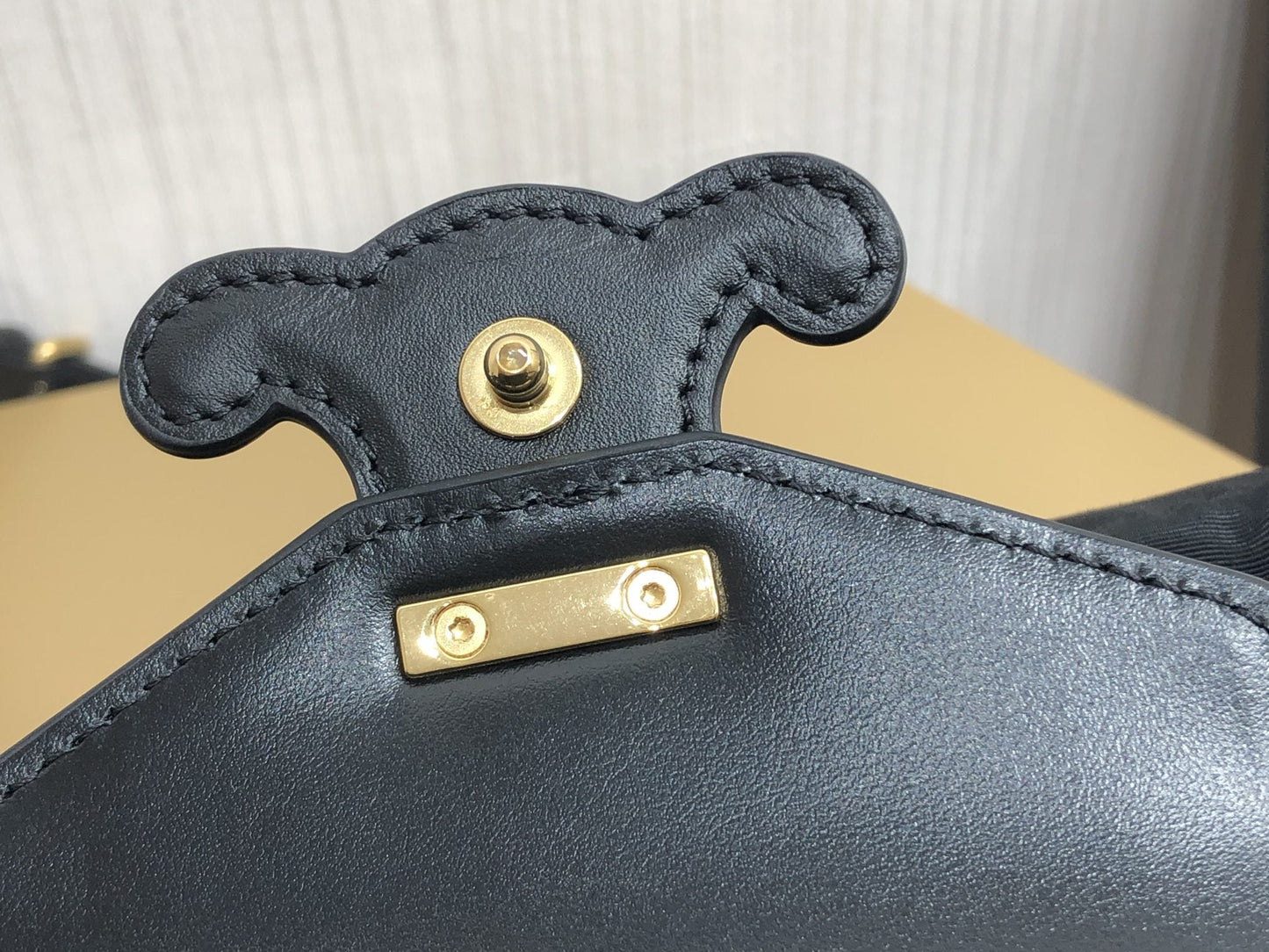 Top Quality Mini BesaTop Quality Cuir Triomphe Black For Women 4in/11cmÂ 