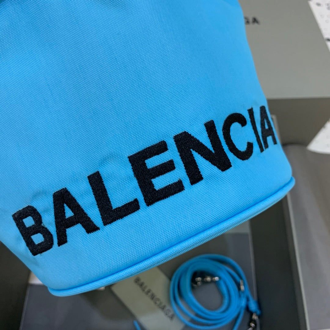 Top Quality Le Cagole MeTop Qualityum Bucket Bag In Light Blue, For Women,  Bags 11.8in/30cm