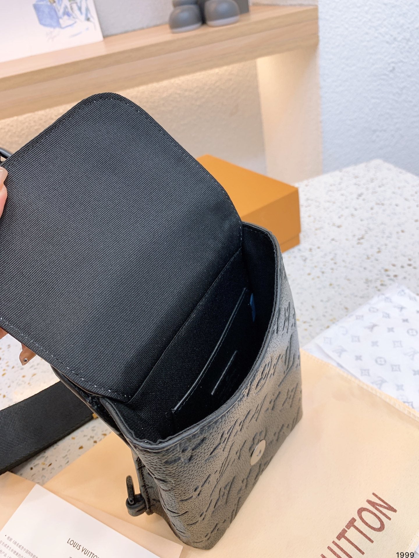 EN - New 1:1 rep Lux Bags LUV 548