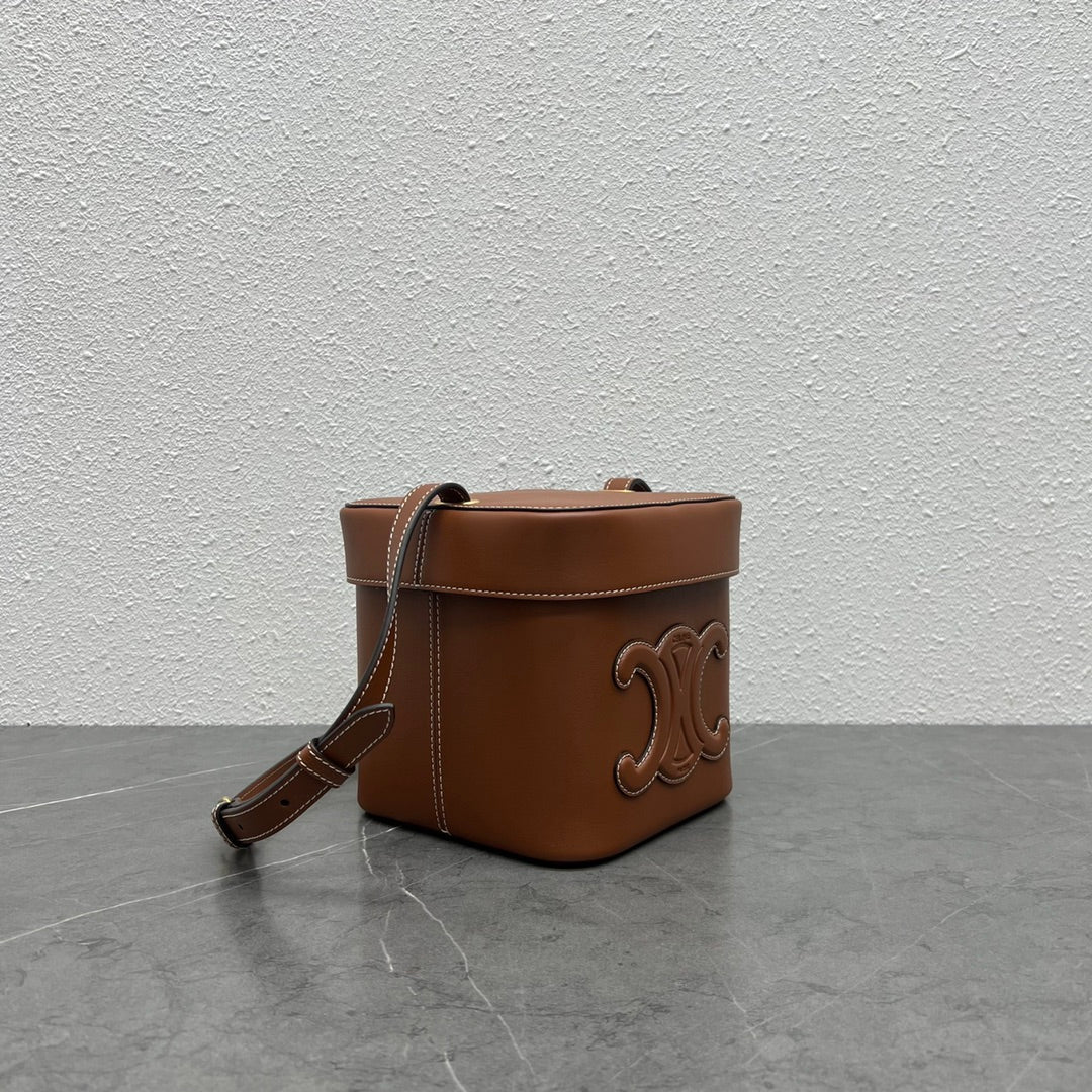 Top Quality Medium Box Cuir Triomphe Tan For Women 6in/16cm 199253DU3.04LU