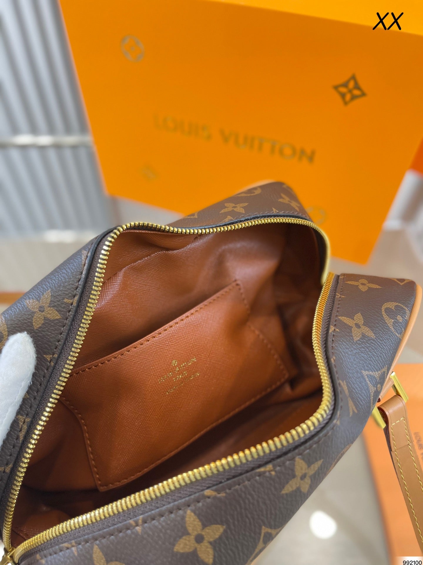 EN - New 1:1 rep Lux Bags LUV 551