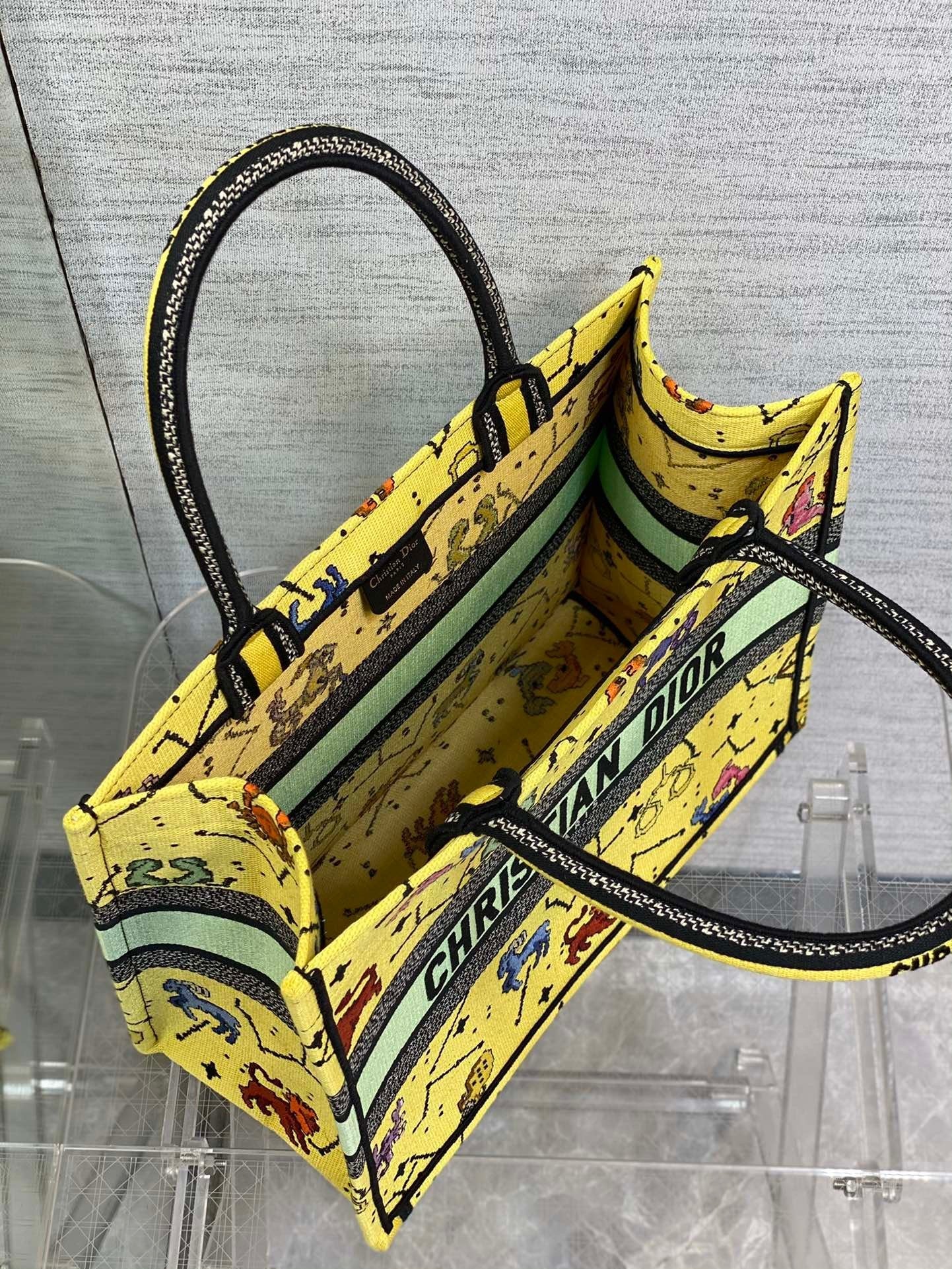 Top Quality MeTop Qualityum Book Tote Yellow Multicolor, For Women, Womens Handbags 14in/36cm CD