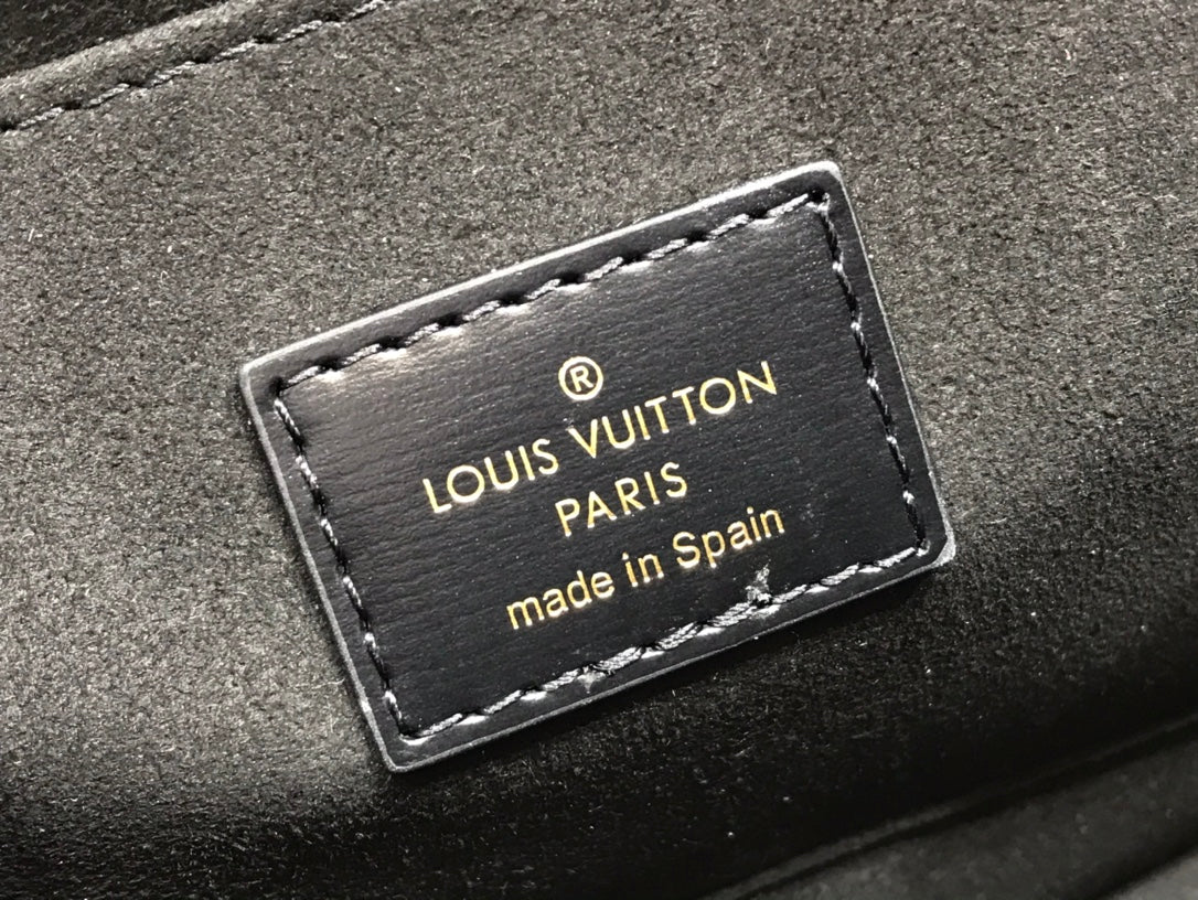 Top Quality Dauphine MM Game On Monogram Canvas By Nicolas Ghesquiere For Women, Womens Handbags, Shoulder And Crossbody Bags 9.8in/25cm Top Quality M57448