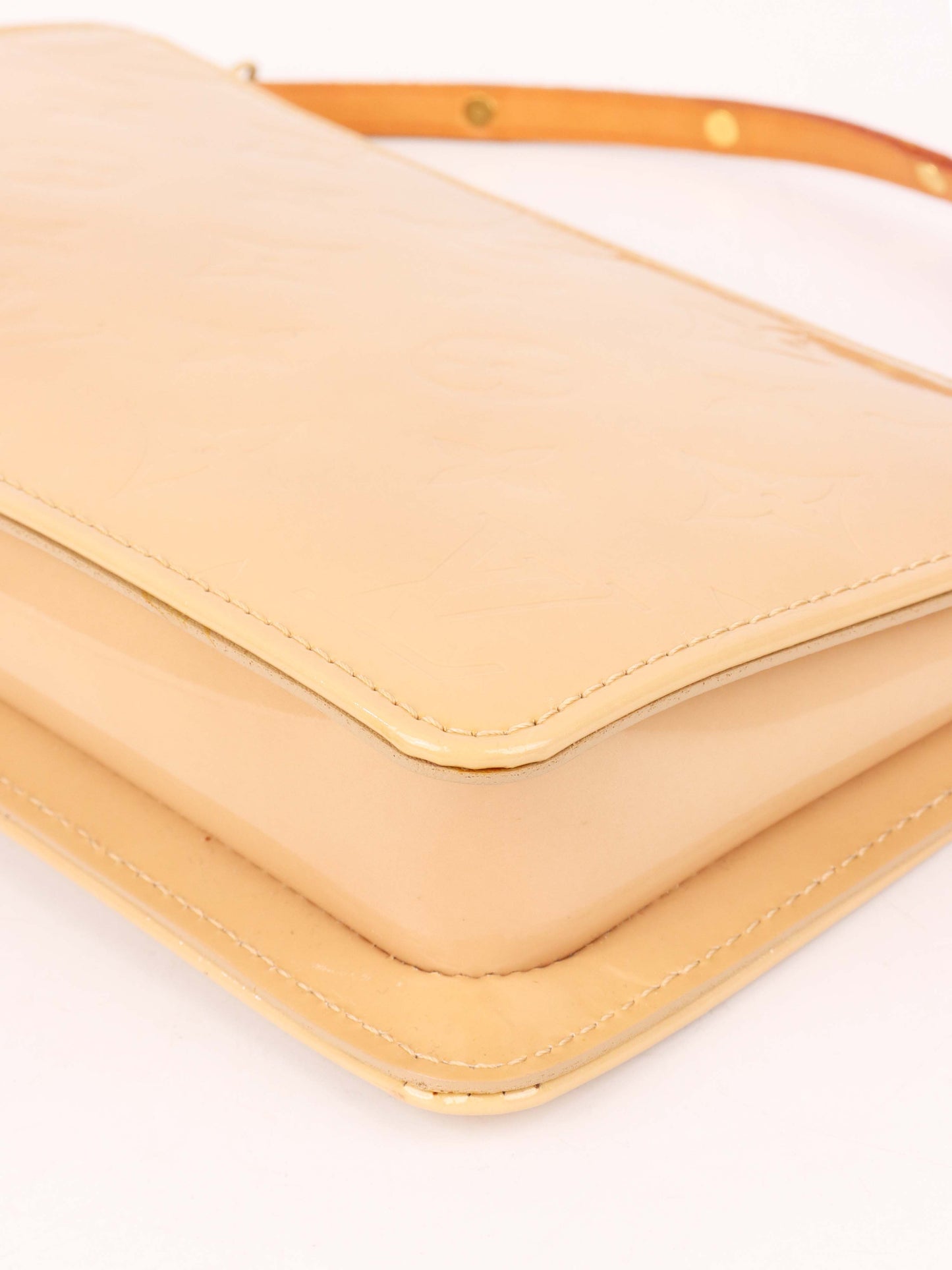 Louis Vuitton Beige Monogram Vernis Lexington Pochette.