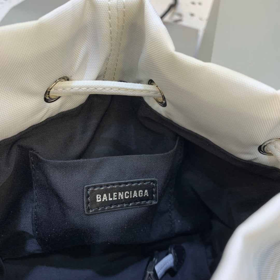 Top Quality Le Cagole MeTop Qualityum Bucket Bag In White, For Women,  Bags 11.8in/30cm