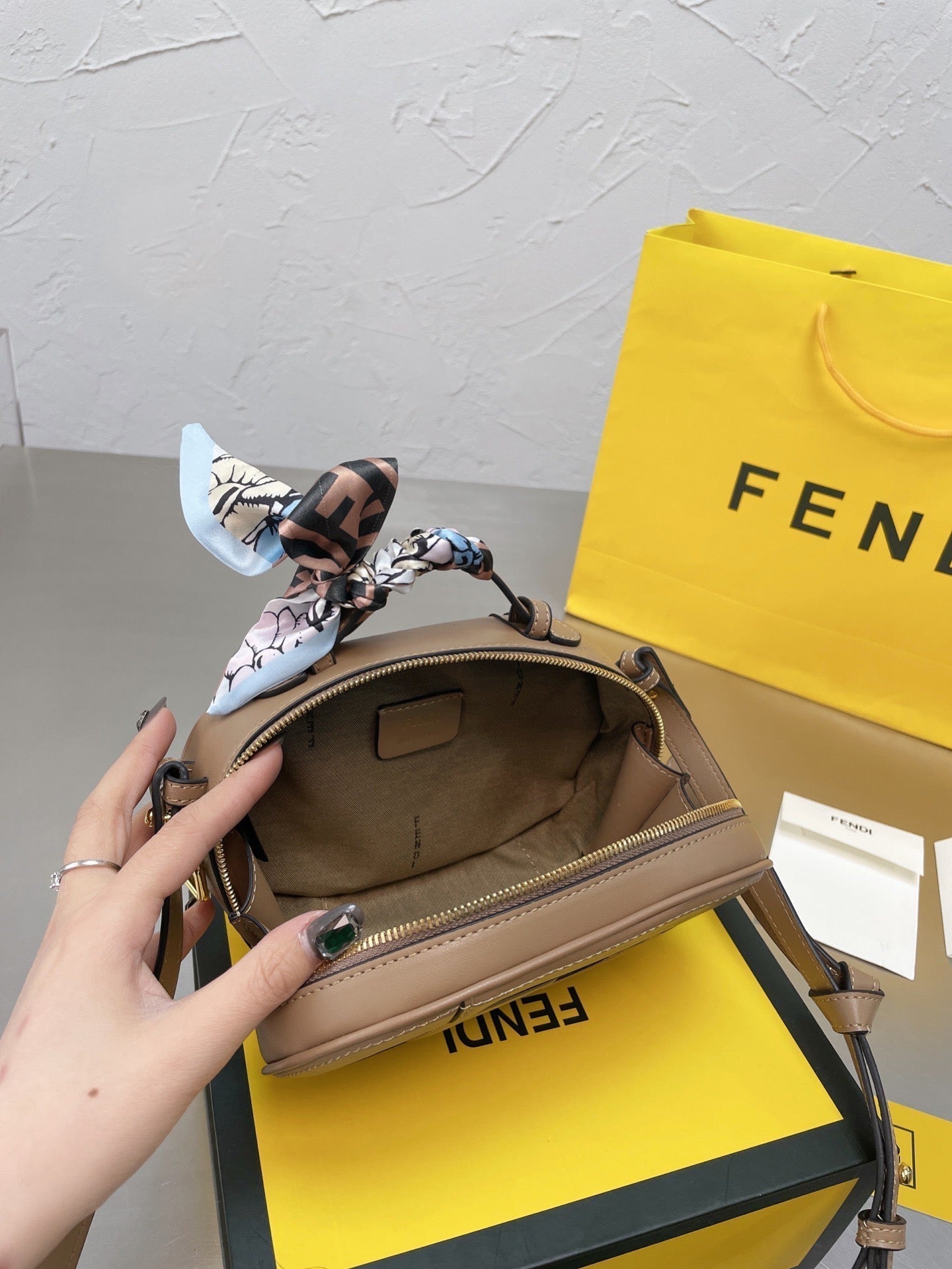 EN - New 1:1 rep  Bags FEI 241