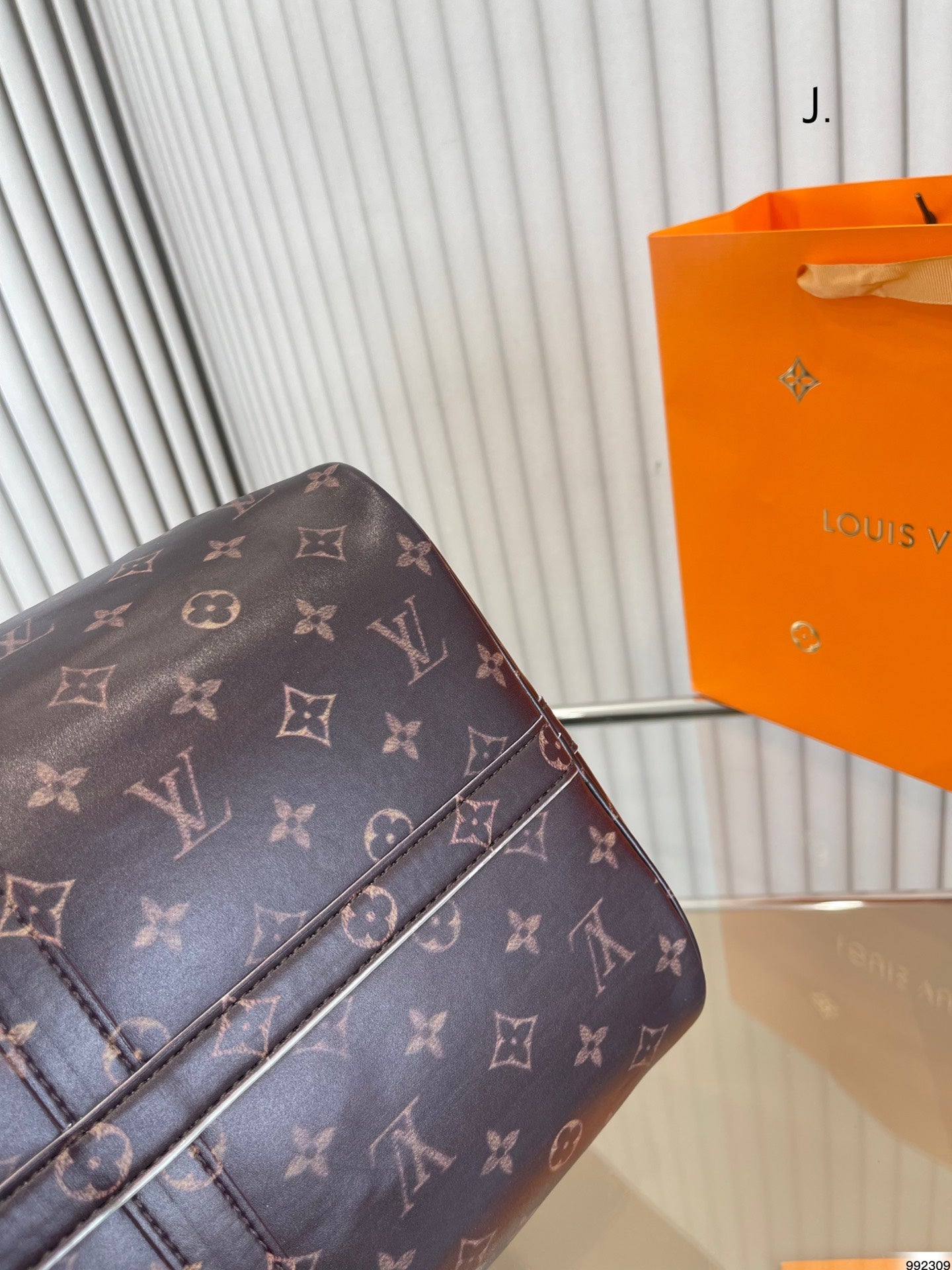 EN - New 1:1 rep  Bags LUV 657