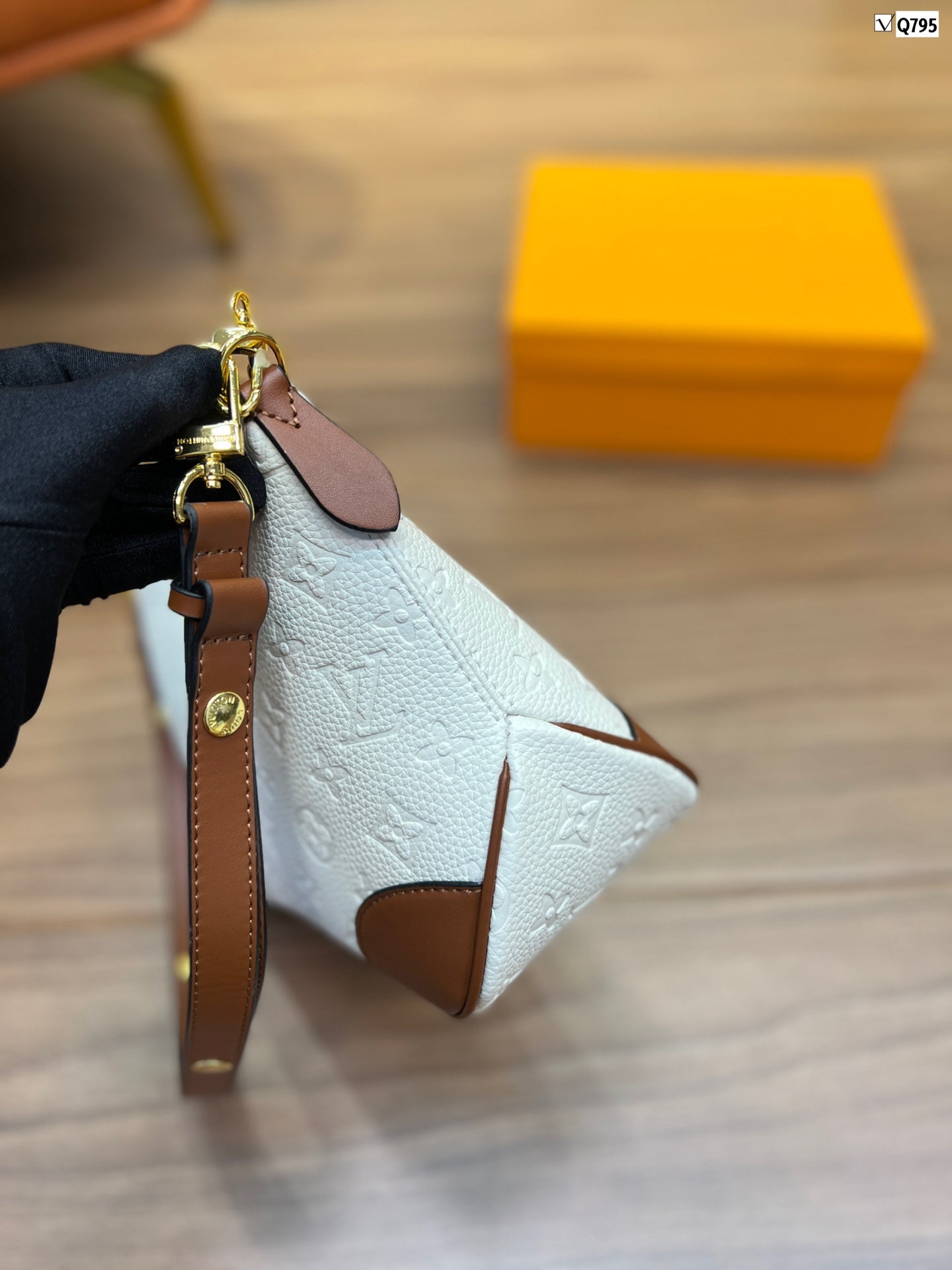 EN - New 1:1 rep Lux Bags LUV 538