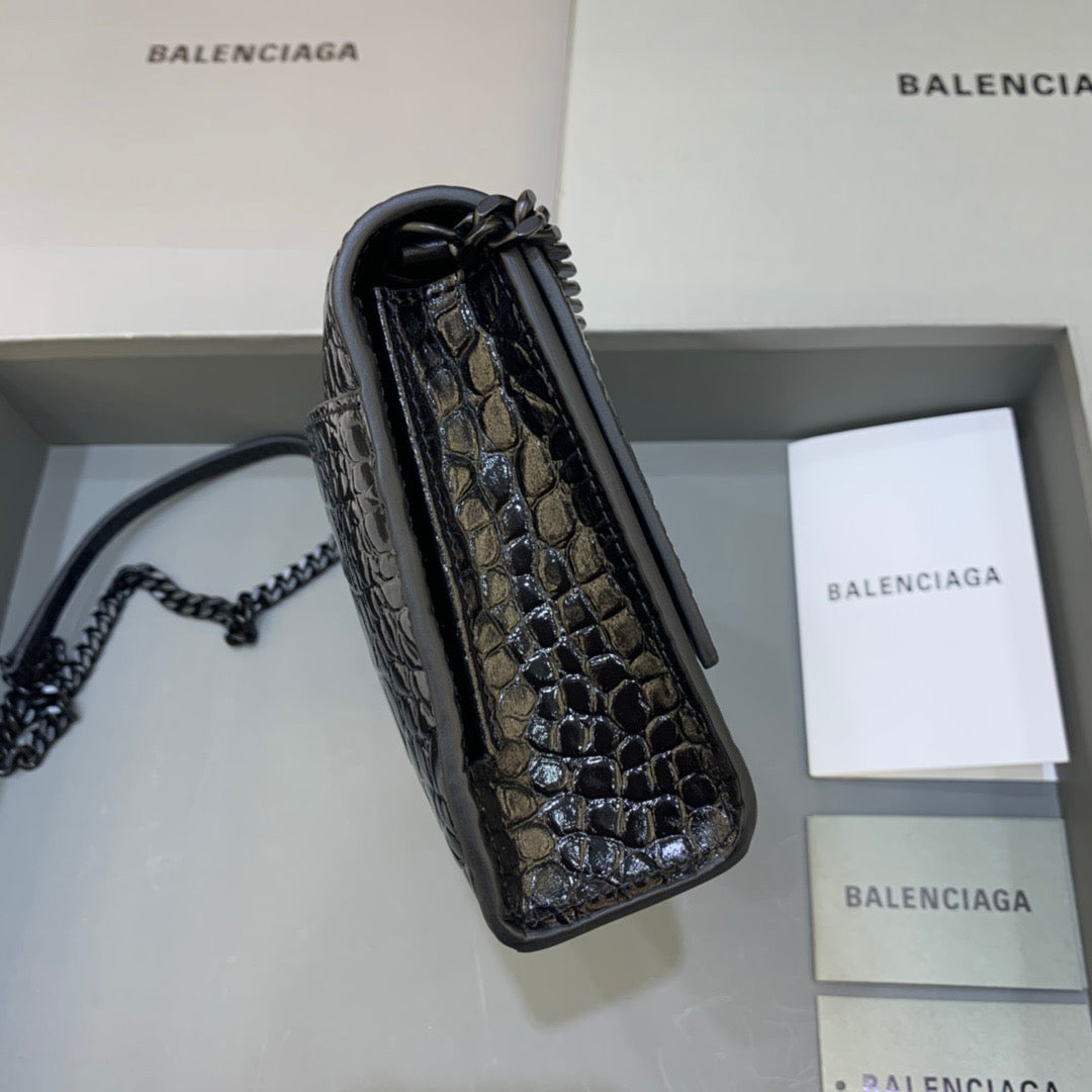 Top Quality Hourglass Wallet On Chain in Black, For Women,  Bags 9in/23cm