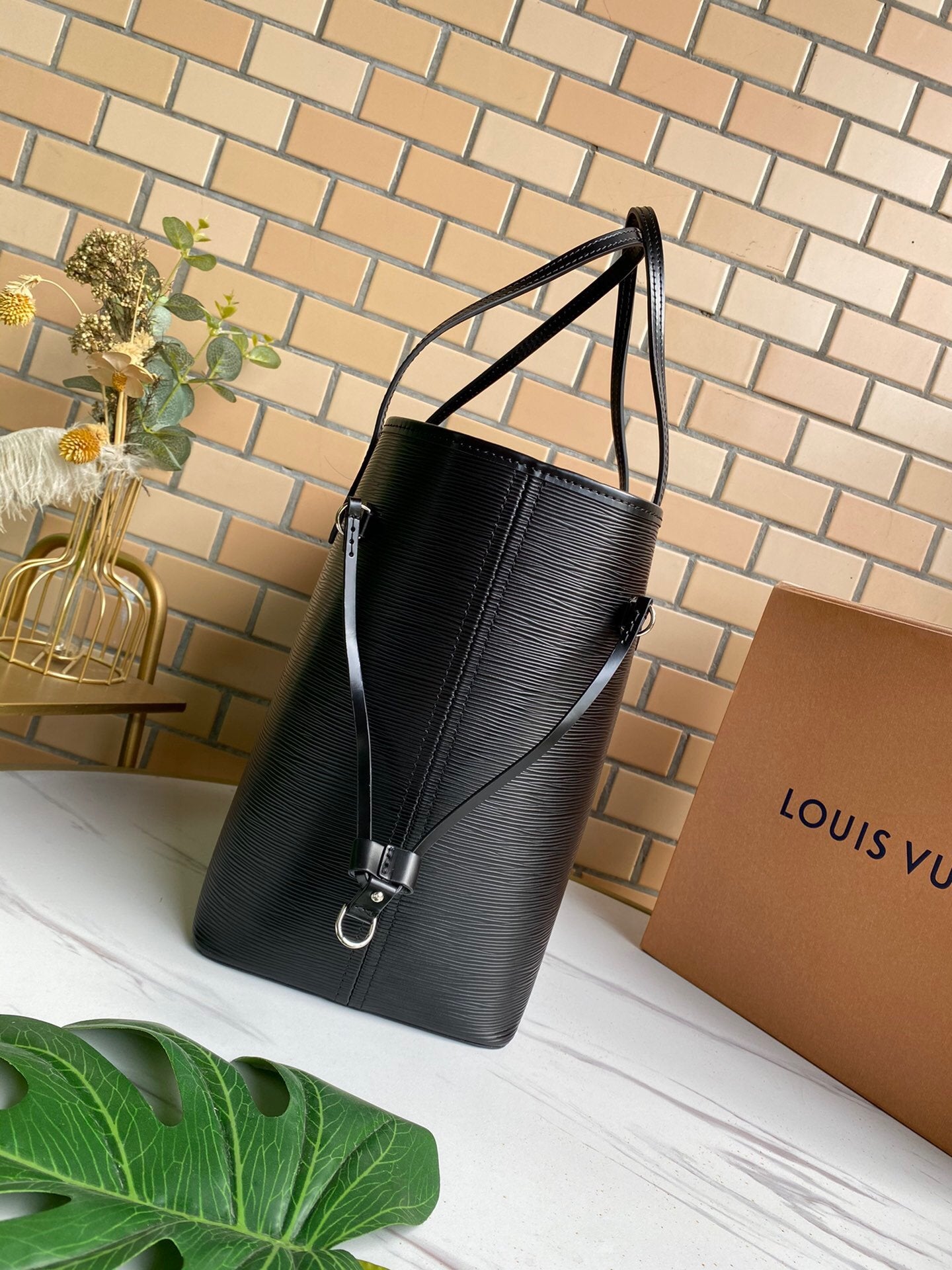 EN - New 1:1 rep  Bags LUV 131