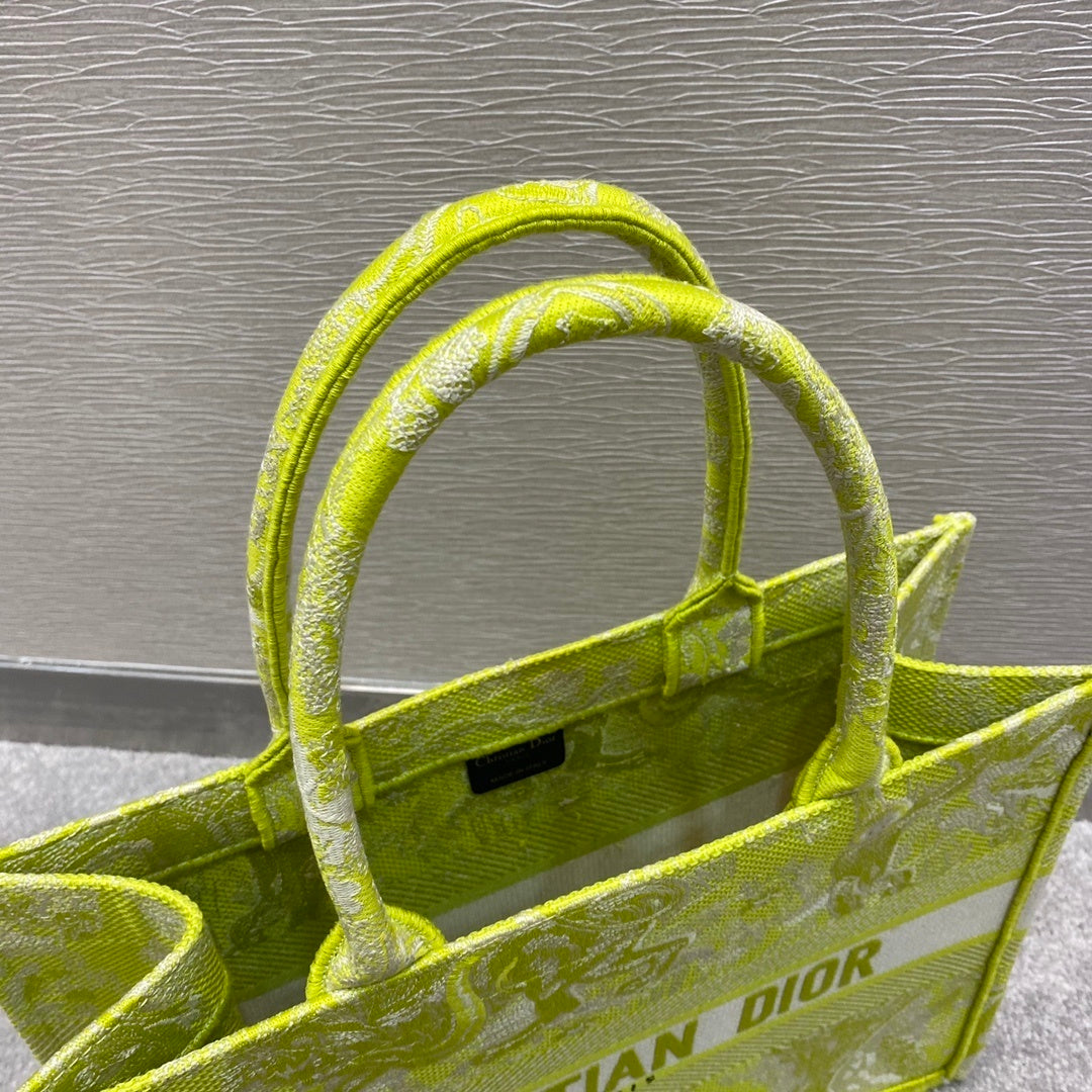 Top Quality MeTop Qualityum Book Tote Lime Toile de Jouy Reverse Embroidery For Women 36cm/16.5in CD