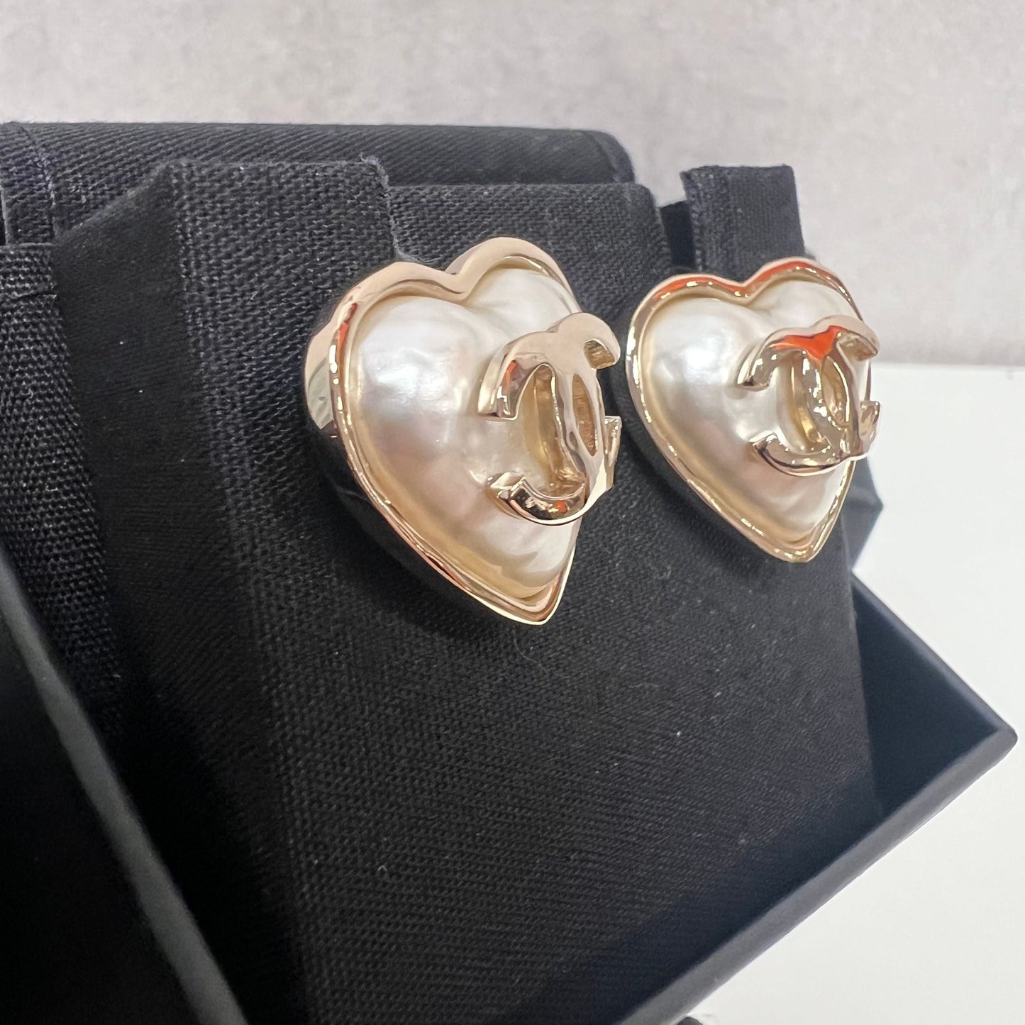 CHANEL Pearl CC Heart Earrings Gold 3352