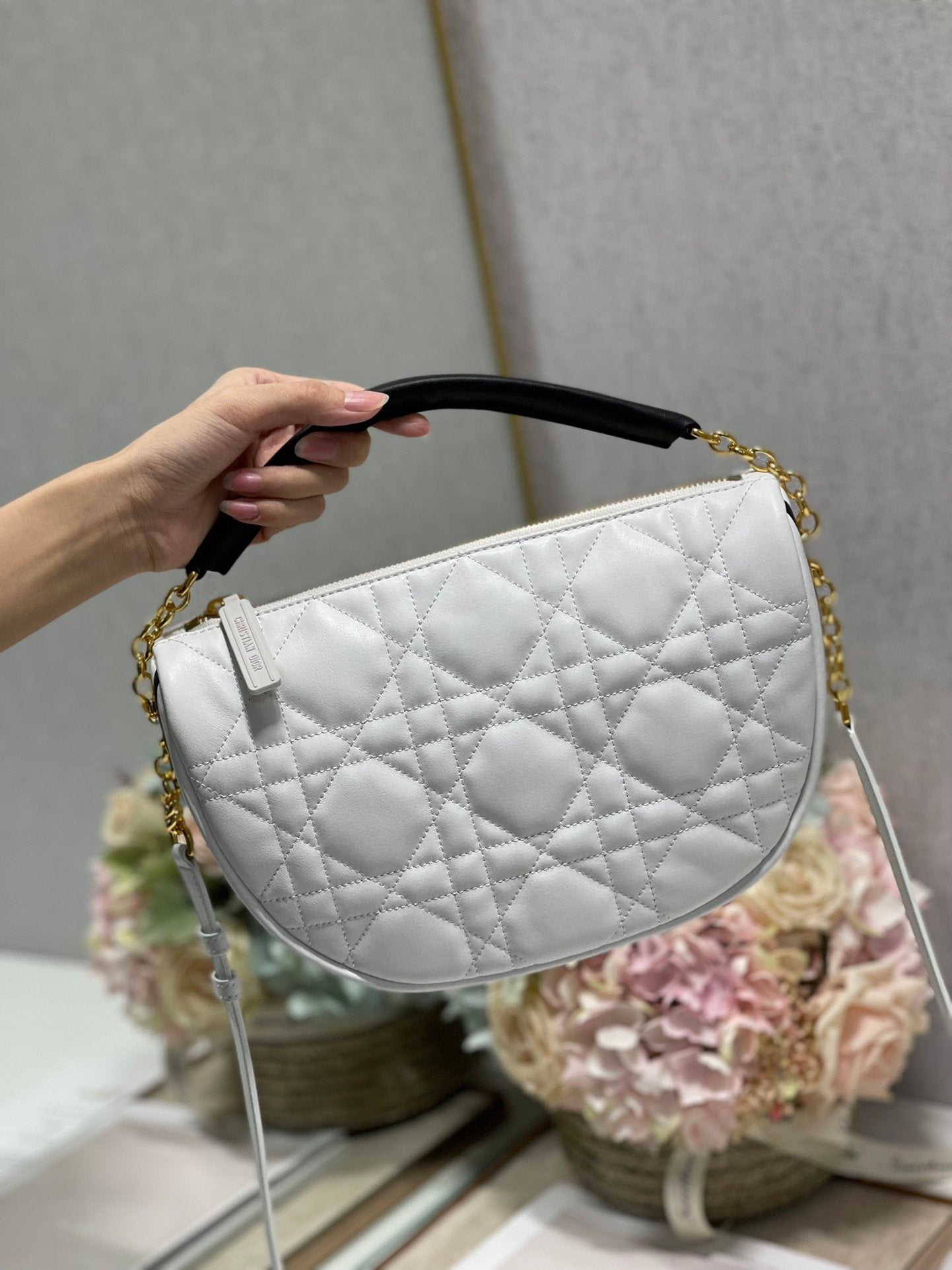 Top Quality MeTop Qualityum Vibe Hobo Bag White Cannage, White Handbags, Crossbody Bags, 30cm CD M7201ONOA_M879