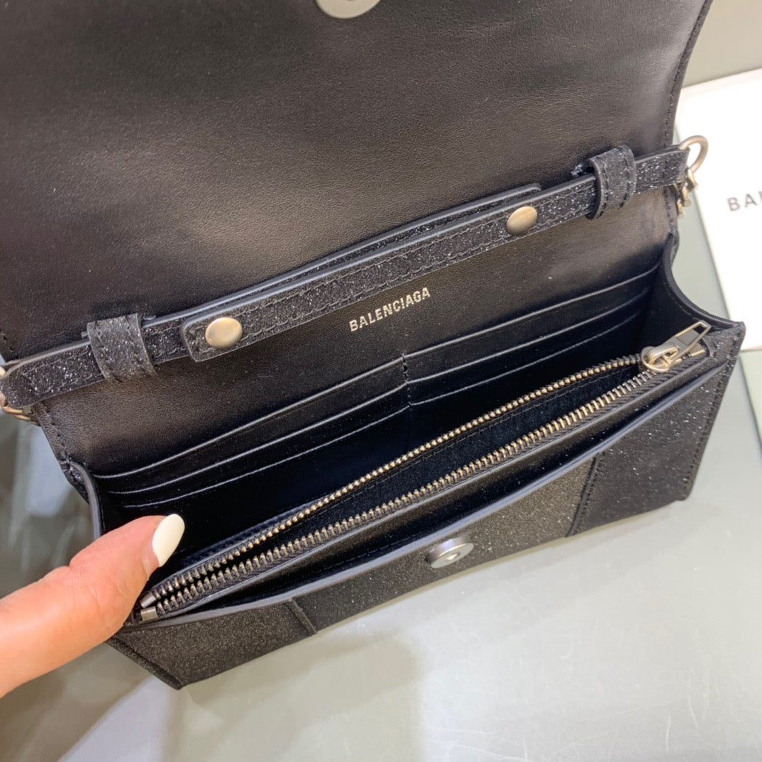 Top Quality Hourglass Wallet On Chain in Black, For Women,  Bags 7.6in/19cm 6560502102G1000