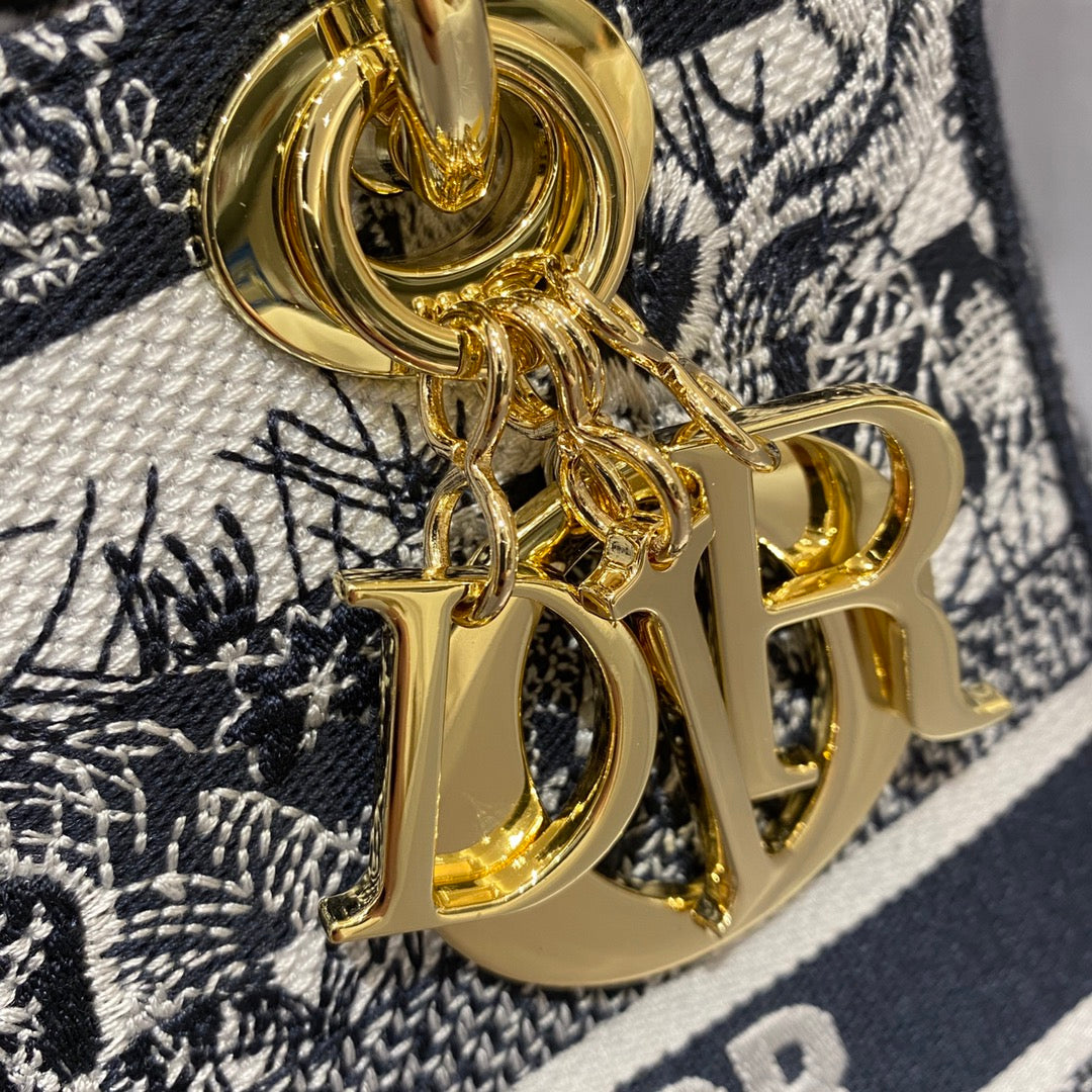 Top Quality MeTop Qualityum Lady D-Lite Bag Toile de Jouy Stripes Embroidery, Navy Blue Handbags, 24cm CD M0565ORLP_M928