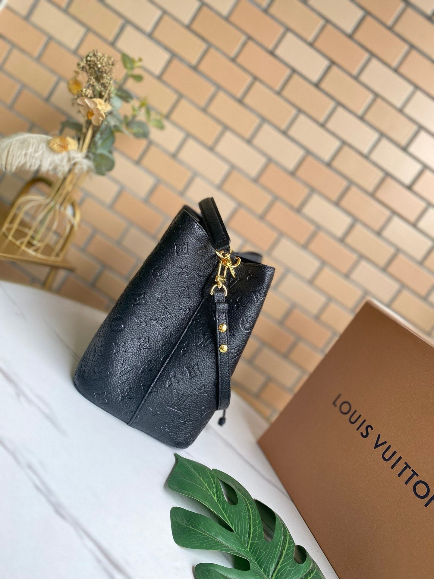 Top Quality NeoNoe MM Bucket Bag Monogram Empreinte Black For Women, Womens Handbags, Shoulder Bags 10.2in/26cm Top Quality M45256