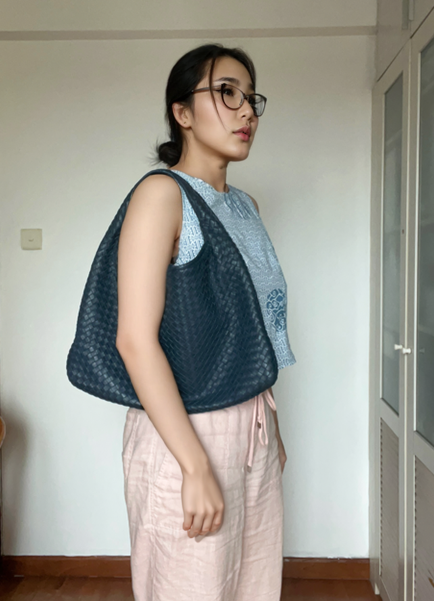Bottega Veneta Veneta Hobo Medium Navy Intrecciato Leather Bag