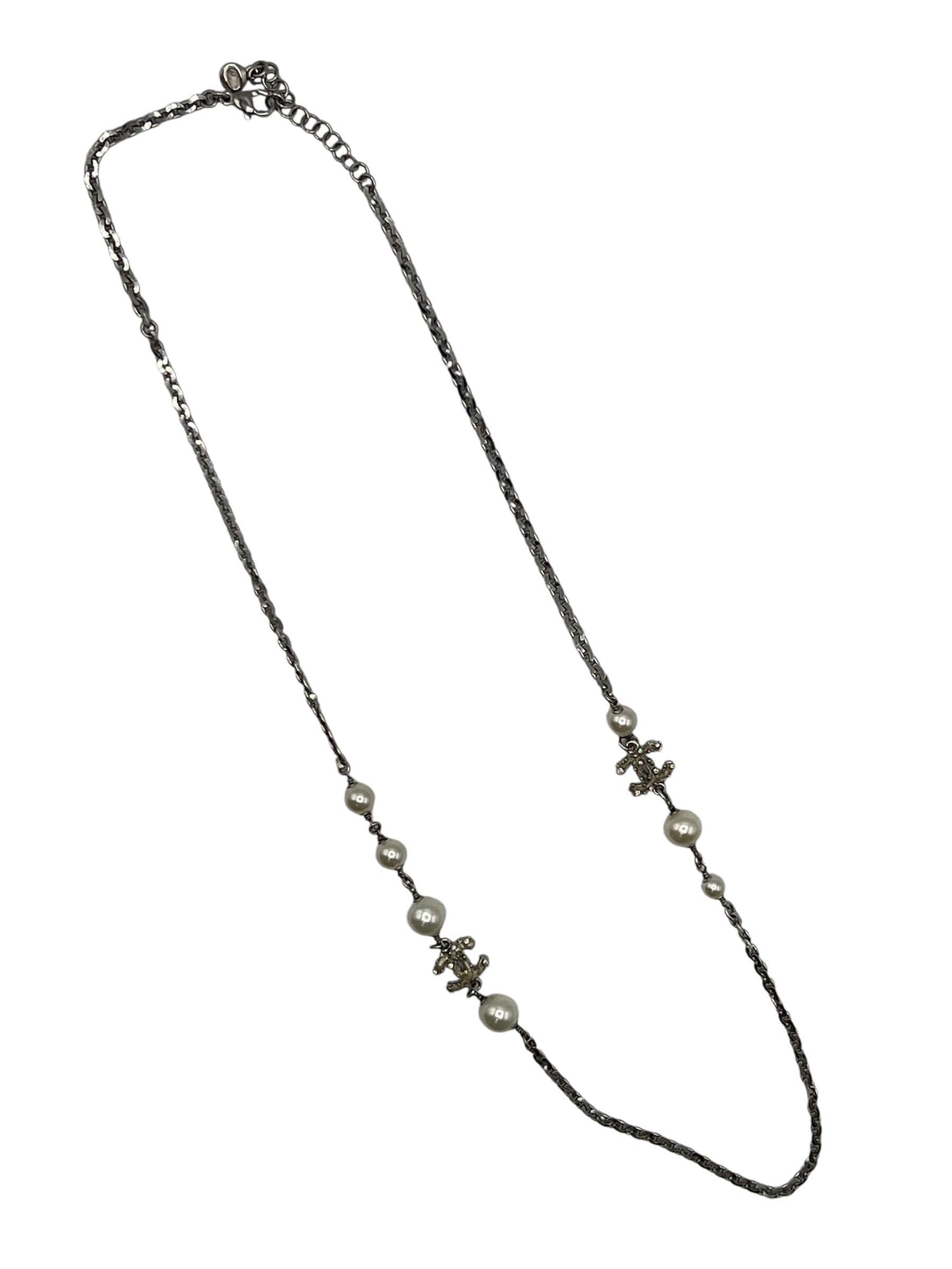 Chanel - sautoir argenté et perles