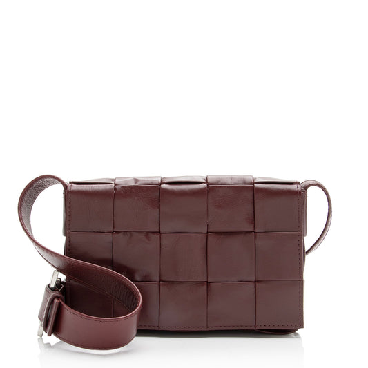Luxury Bottega Veneta Distressed Calfskin Cassette Small Crossbody Bag (SHF-23109)