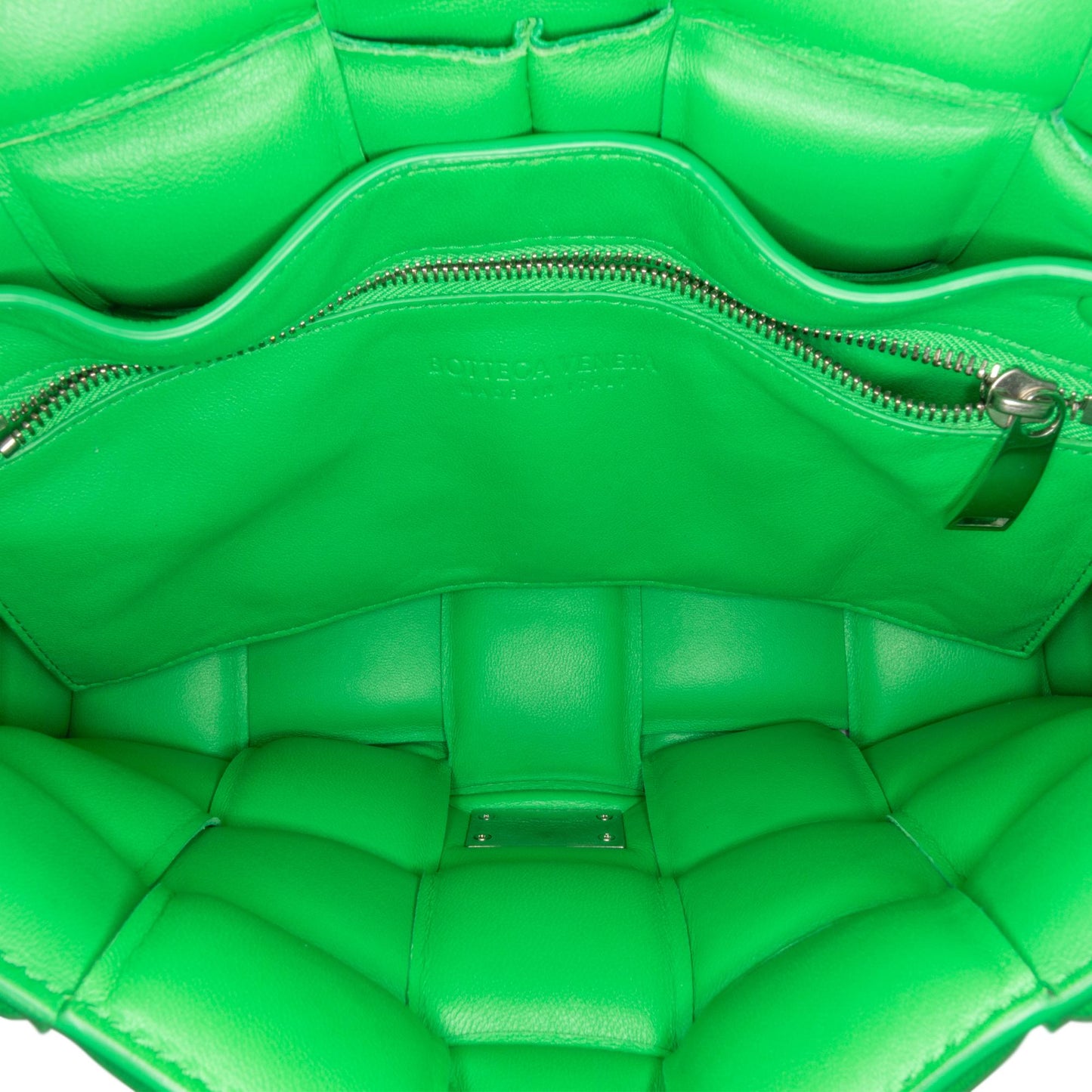 Luxury Bottega Veneta Lambskin Intrecciato Padded Chain Cassette Satchel (SHG-2mflDe)