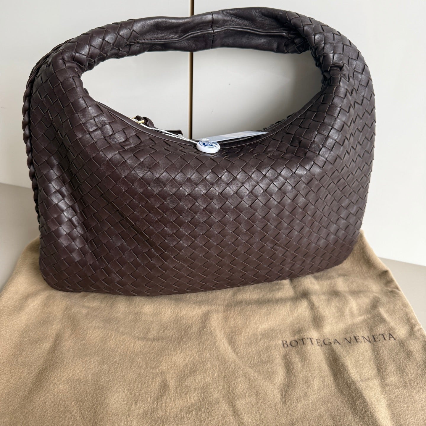 Bottega Veneta Intrecciato Hobo Bag Medium Dark Chocolate Brown Lambskin leather 40cm