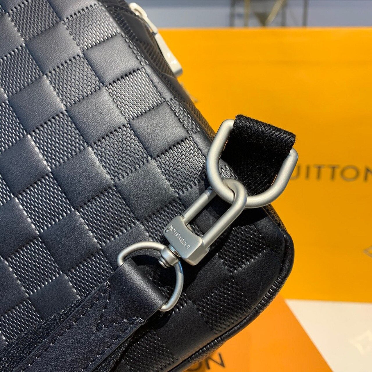 Top Quality Avenue Sling Bag Damier Infini Black For Men, Bags, Crossbody Bags 12in/31cm N41720